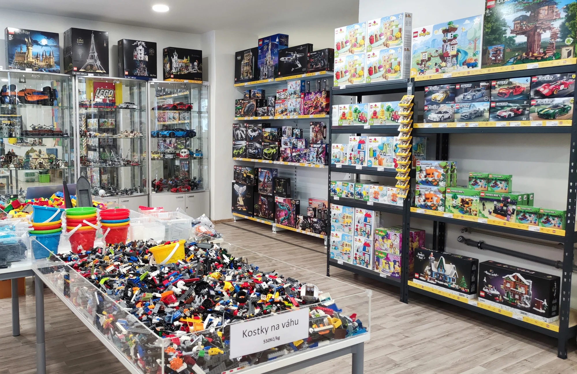 LEGO® figurky, klíčenka pro páry nebo kostky na váhu dle vlastního výběru