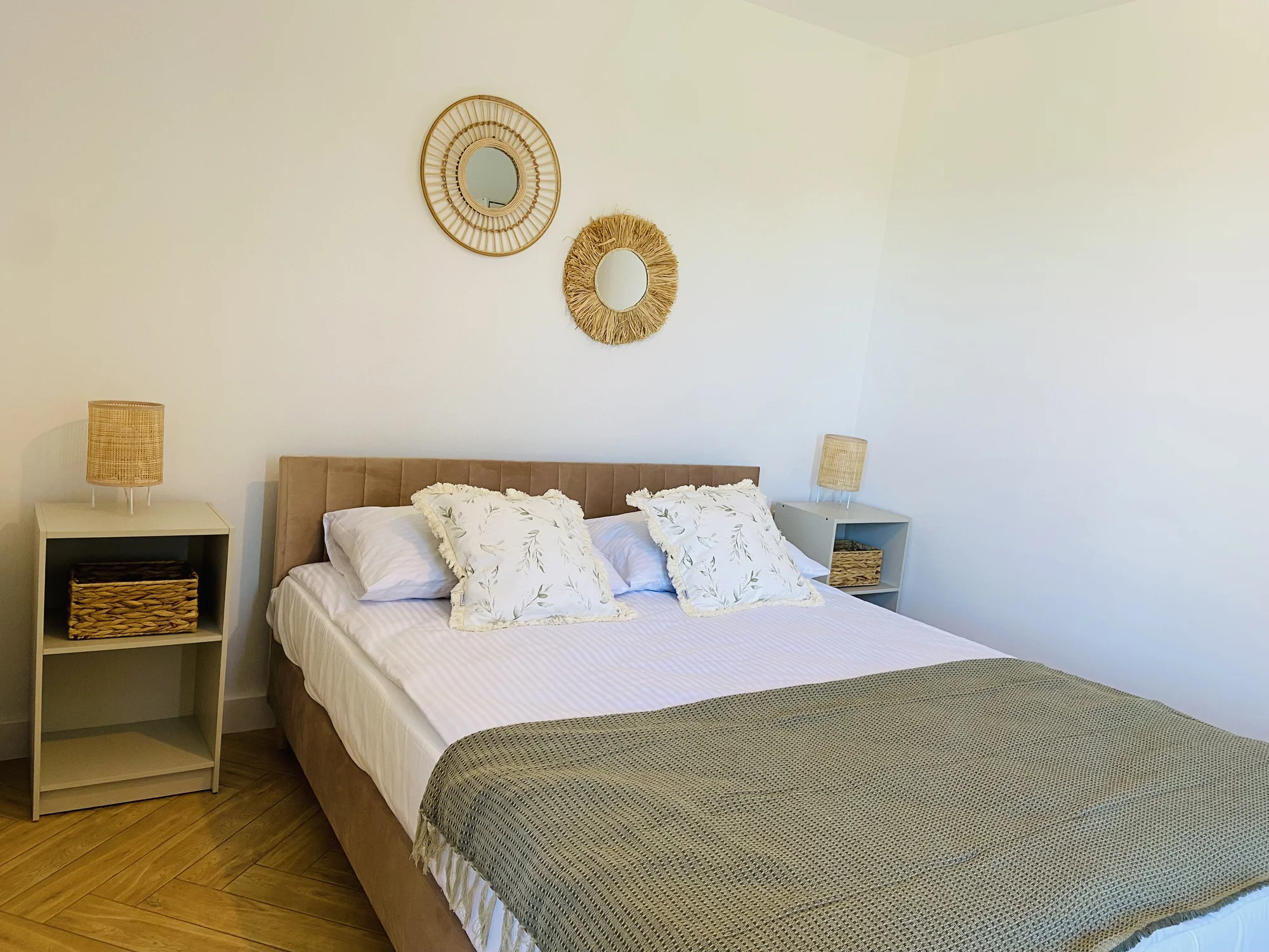Vyhlášená pláž Leba a písečné duny: moderní apartmány pro celou rodinu, zahrada i balkon