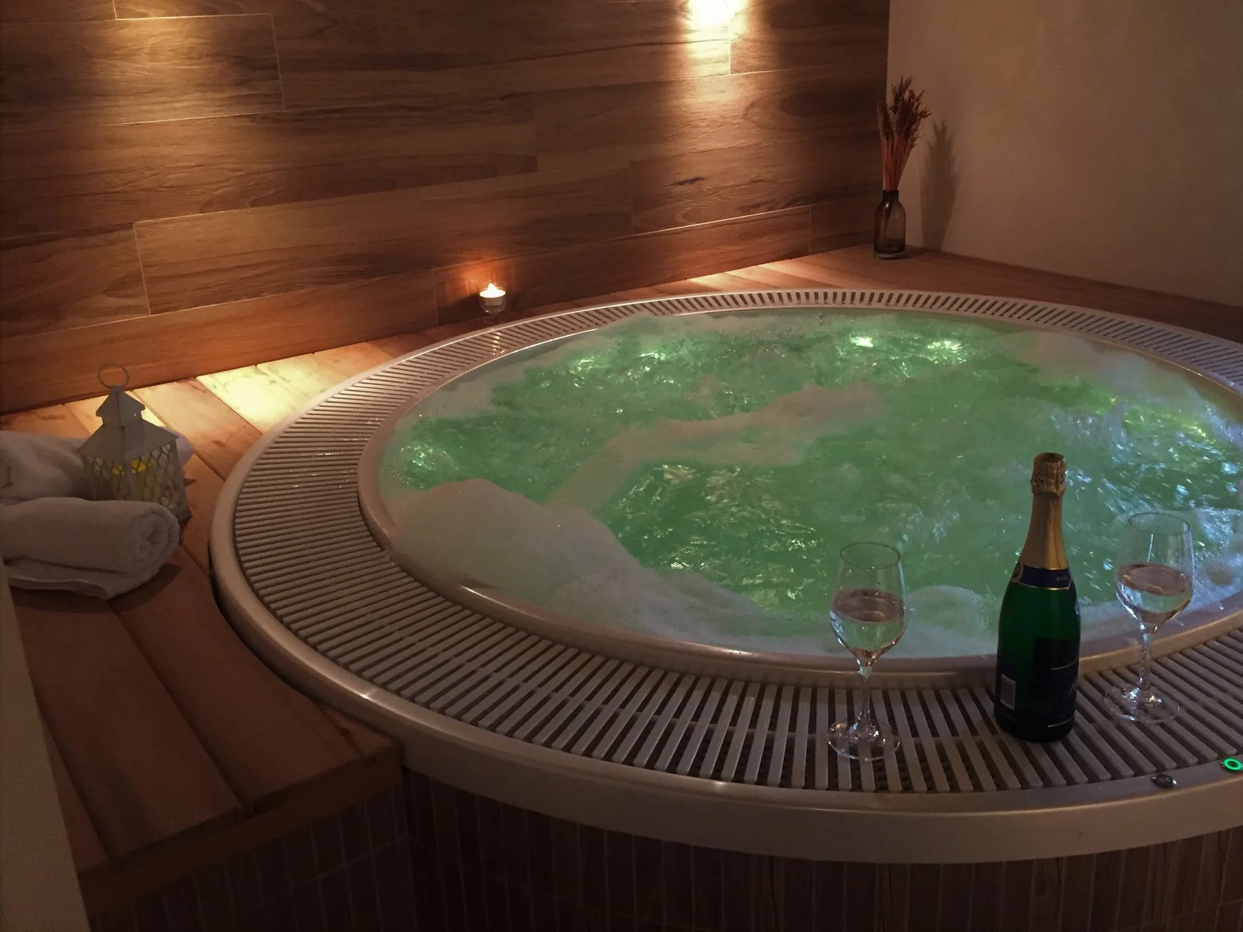 Romantický odpočinek v soukromí Bačalského mlýna: 90 či 120 minut privátního wellness a láhev sektu