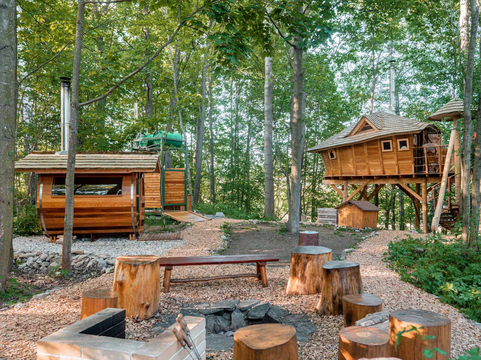 Treehouse na Dolní Moravě: privátní vířivka, finská sauna i gril až pro 4 os.