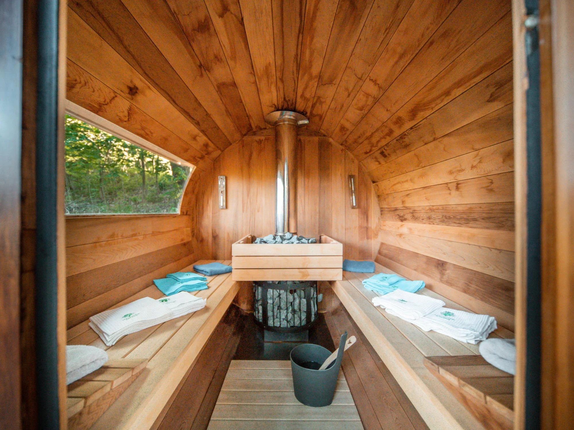 Treehouse na Dolní Moravě: privátní vířivka, finská sauna i gril až pro 4 os.
