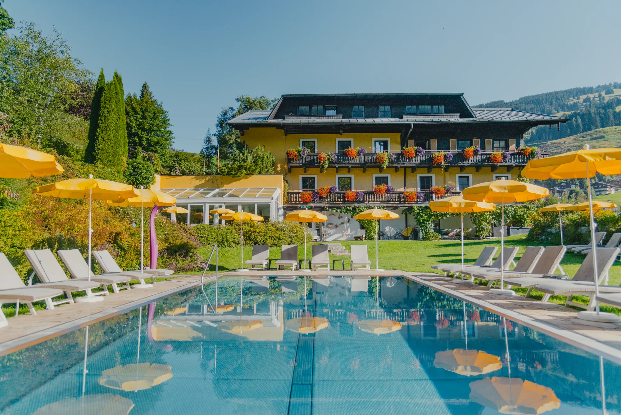 Rakouské Alpy: krásný hotel s wellness, střešní zahradou a polopenzí i karta plná slev a atrakcí zdarma
