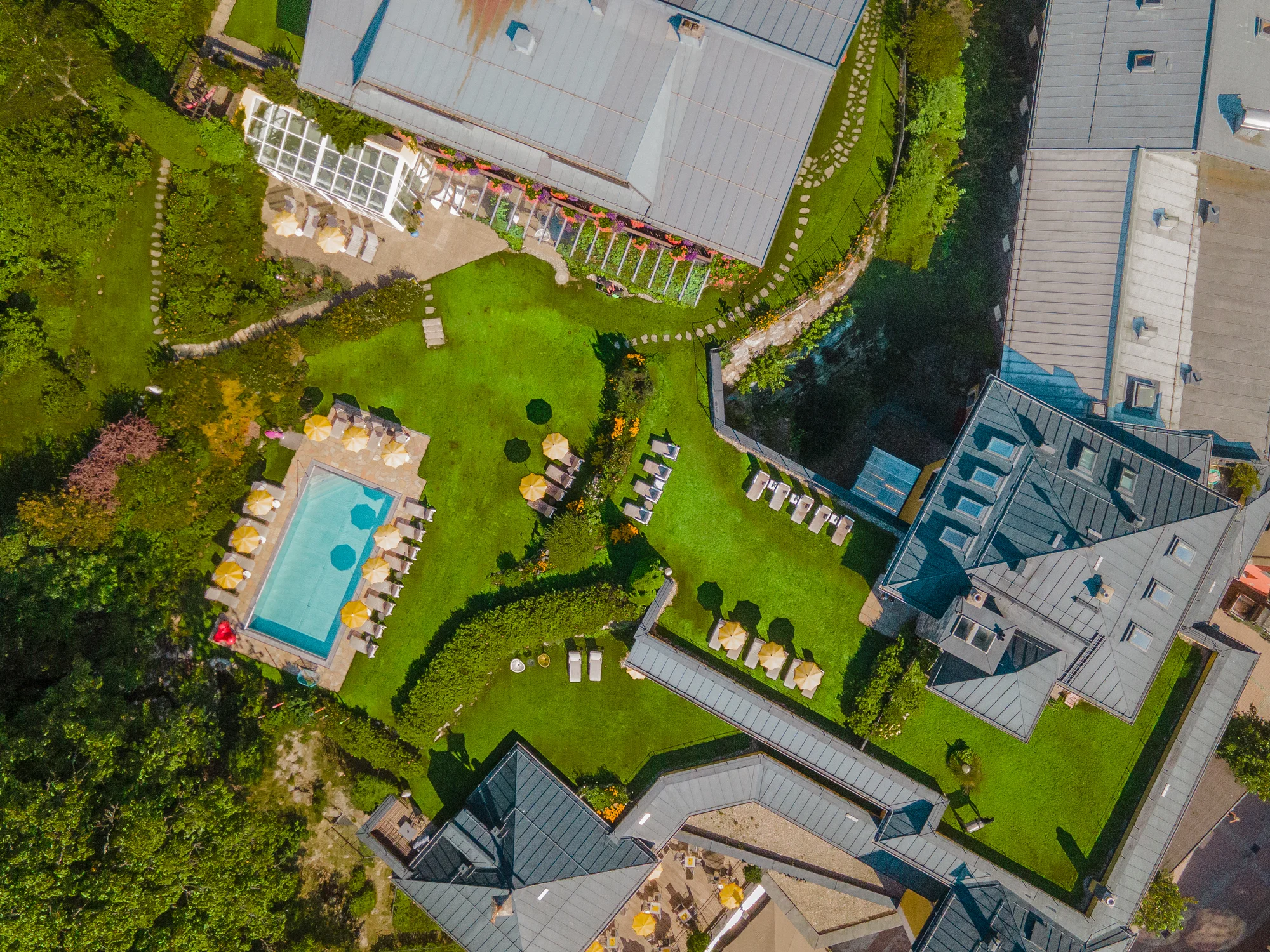 Rakouské Alpy: krásný hotel s wellness, střešní zahradou a polopenzí i karta plná slev a atrakcí zdarma