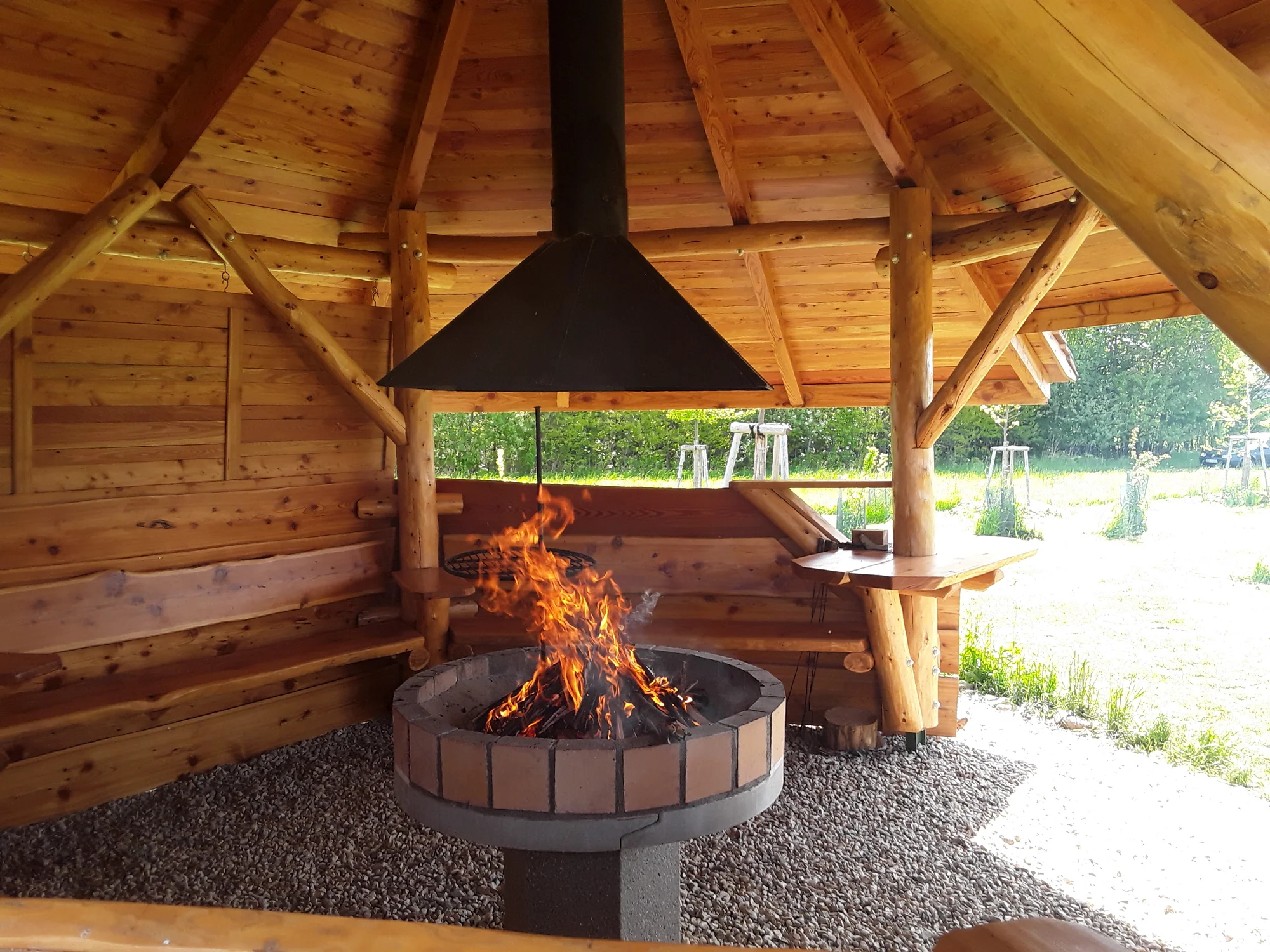 Treehouse na Dolní Moravě: privátní vířivka, finská sauna i gril až pro 4 os.