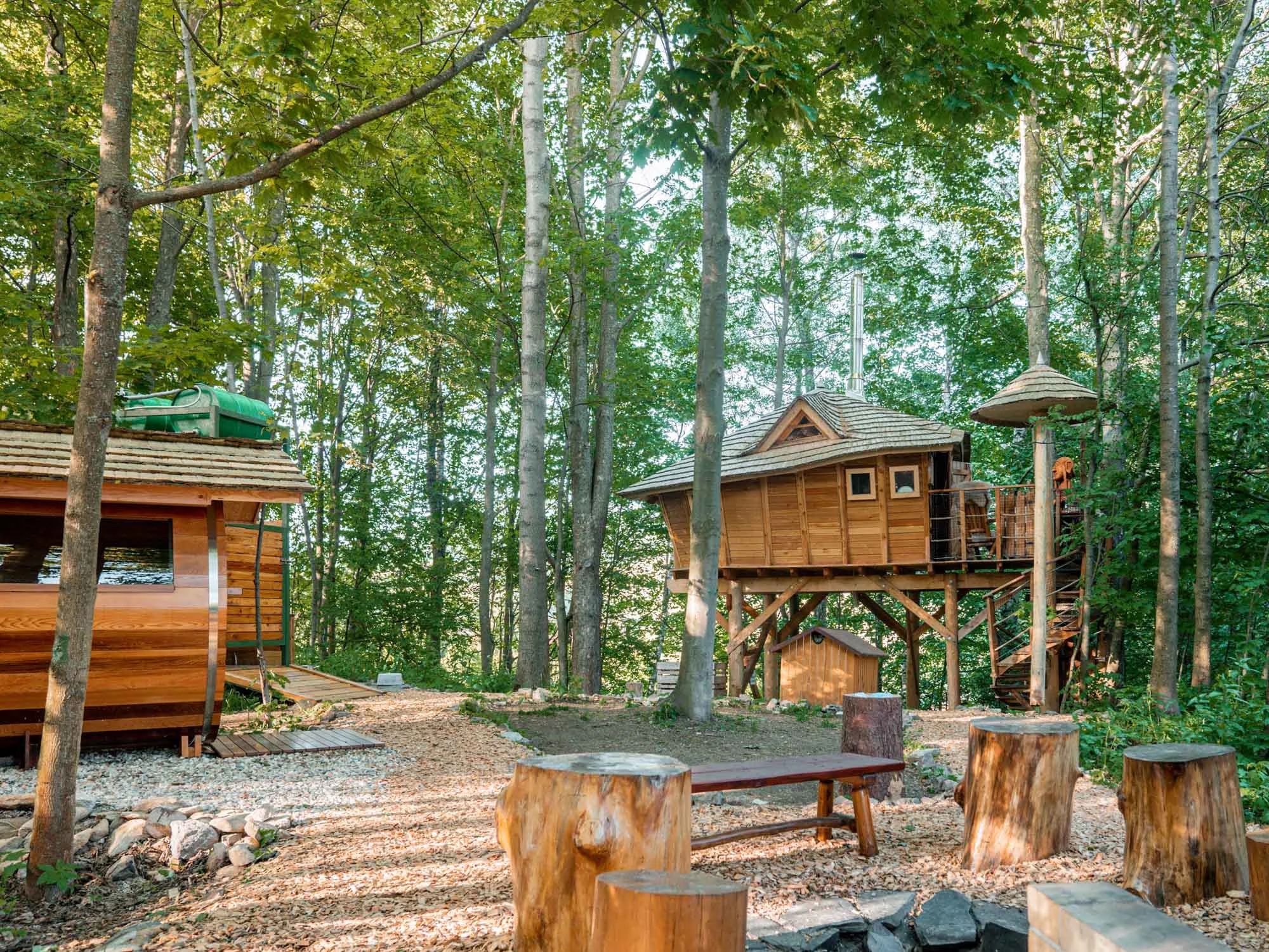 Treehouse na Dolní Moravě: privátní vířivka, finská sauna i gril až pro 4 os.