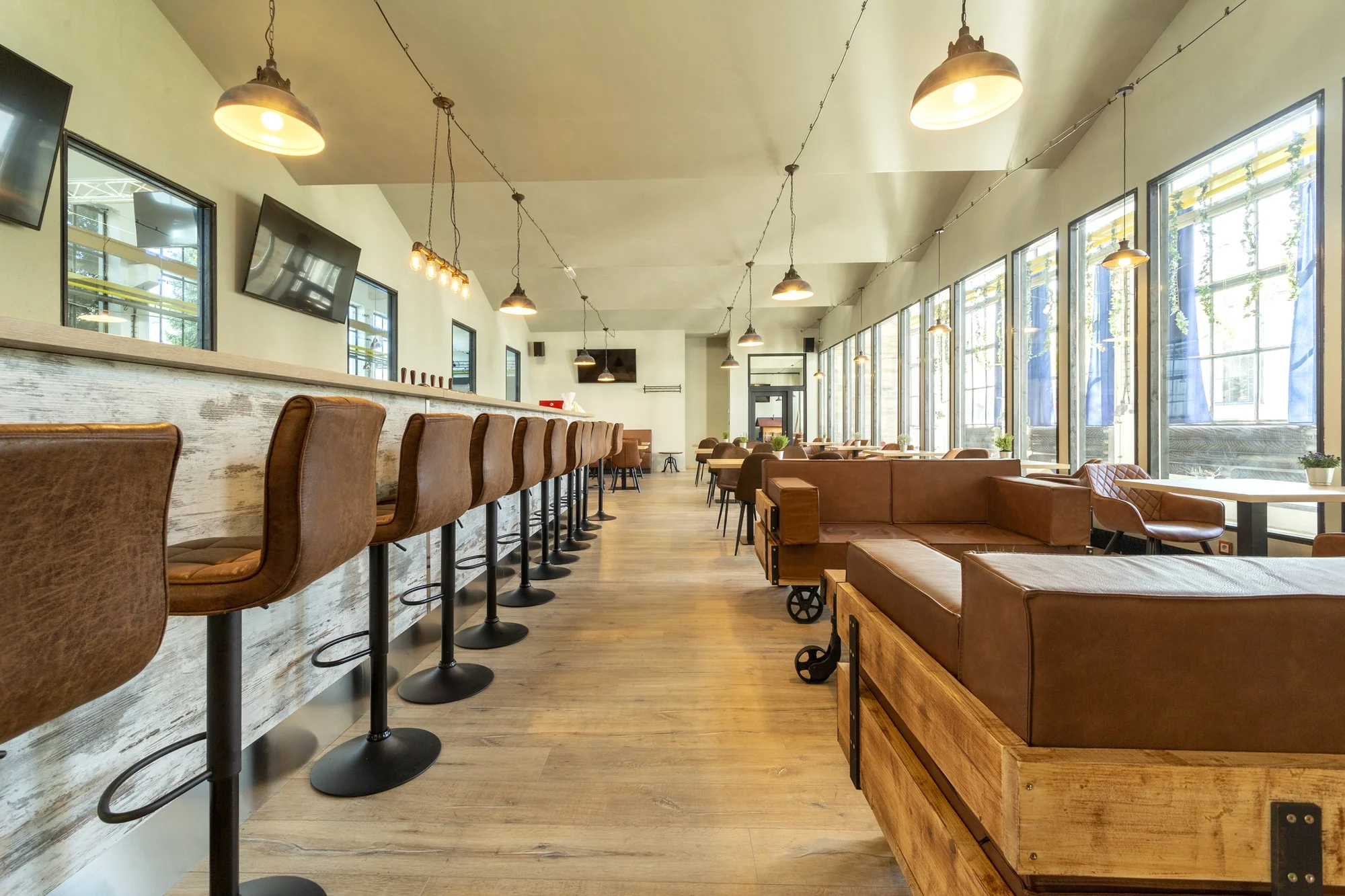 Hotel v bývalé továrně ve Vlašimi: snídaně, polopenze a bowling či wellness