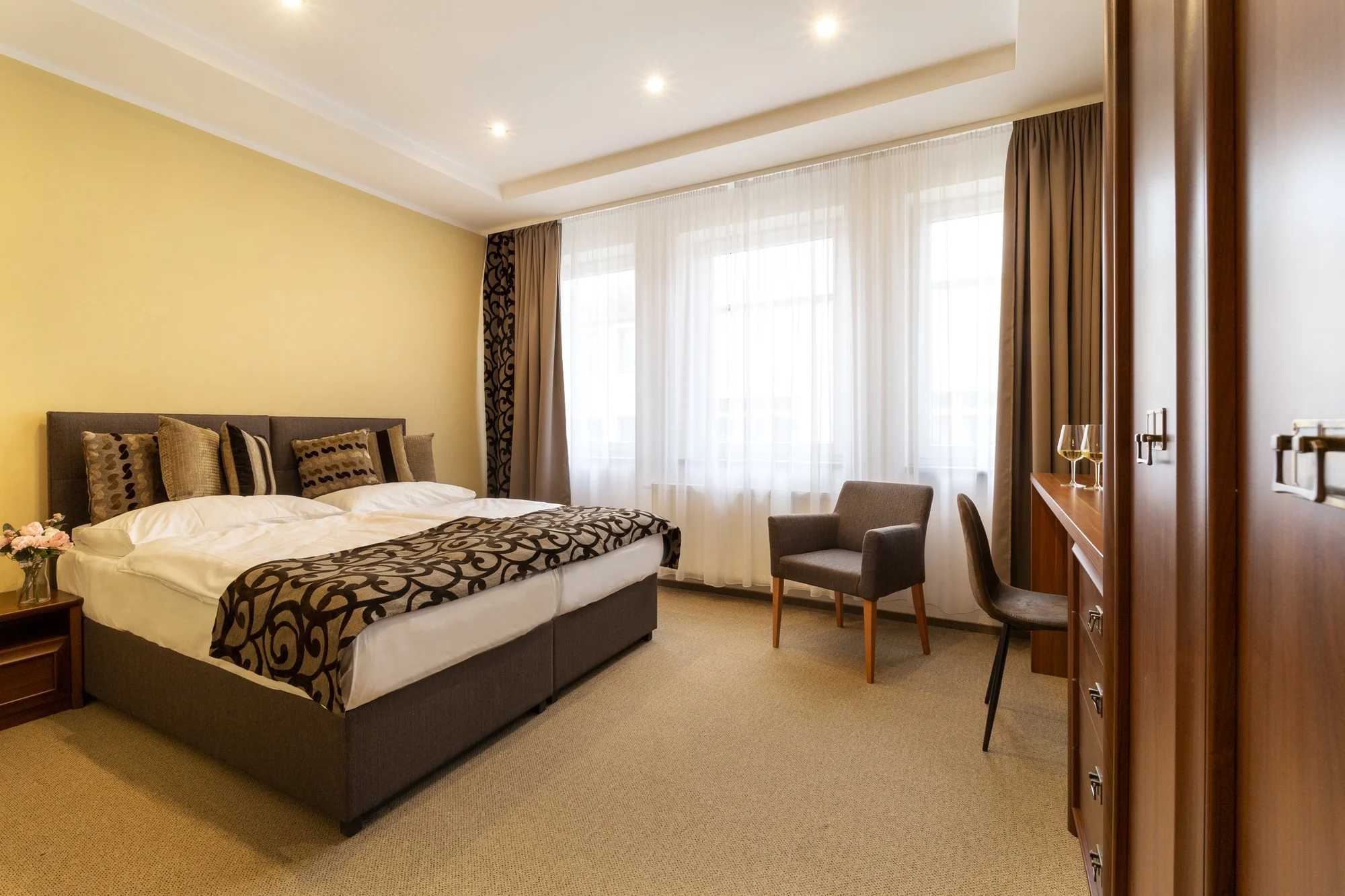 Hotel v bývalé továrně ve Vlašimi: snídaně, polopenze a bowling či wellness