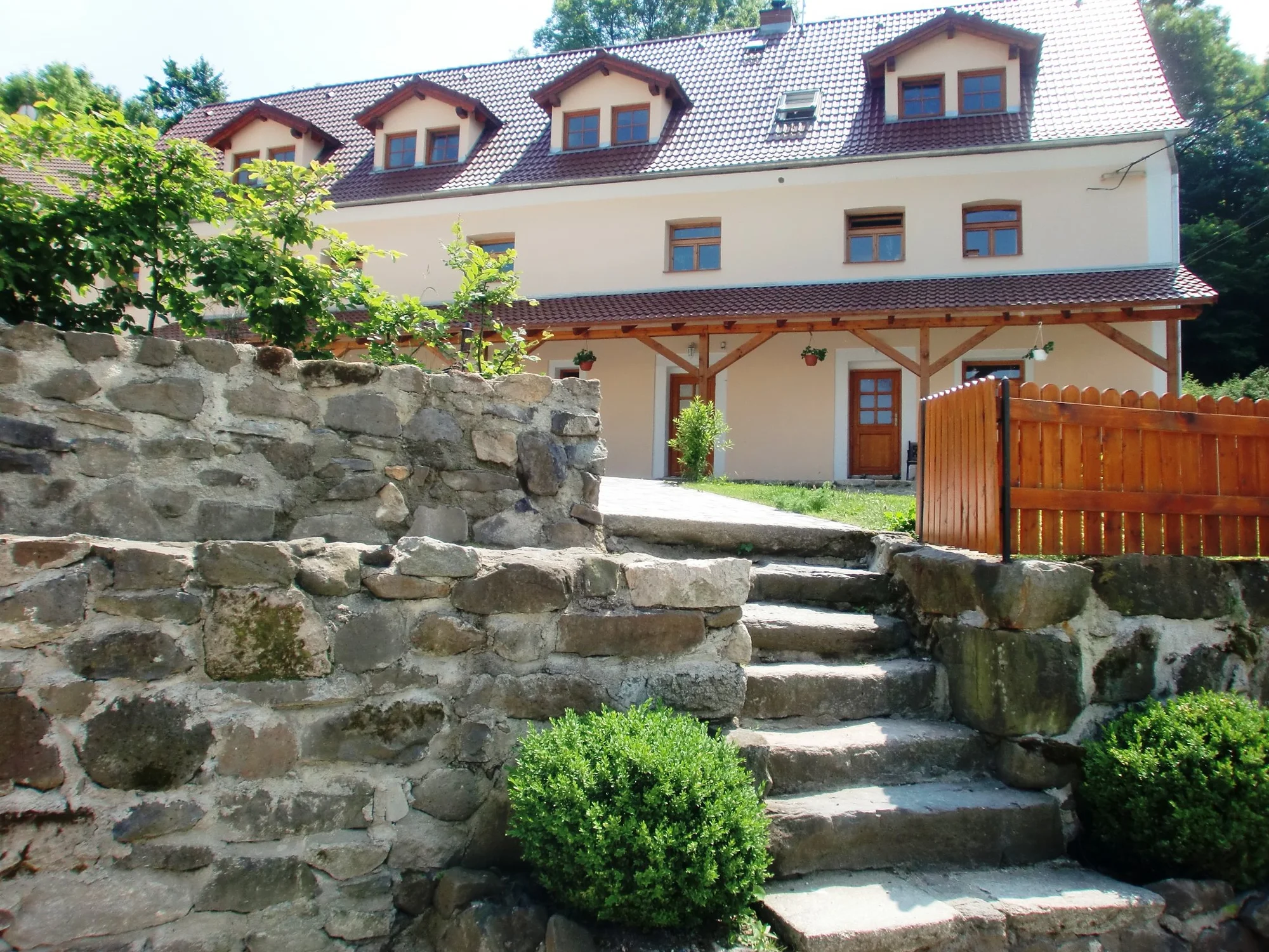 Západní Čechy s jídlem, saunou i aroma lázní či jízdou na poníkovi
