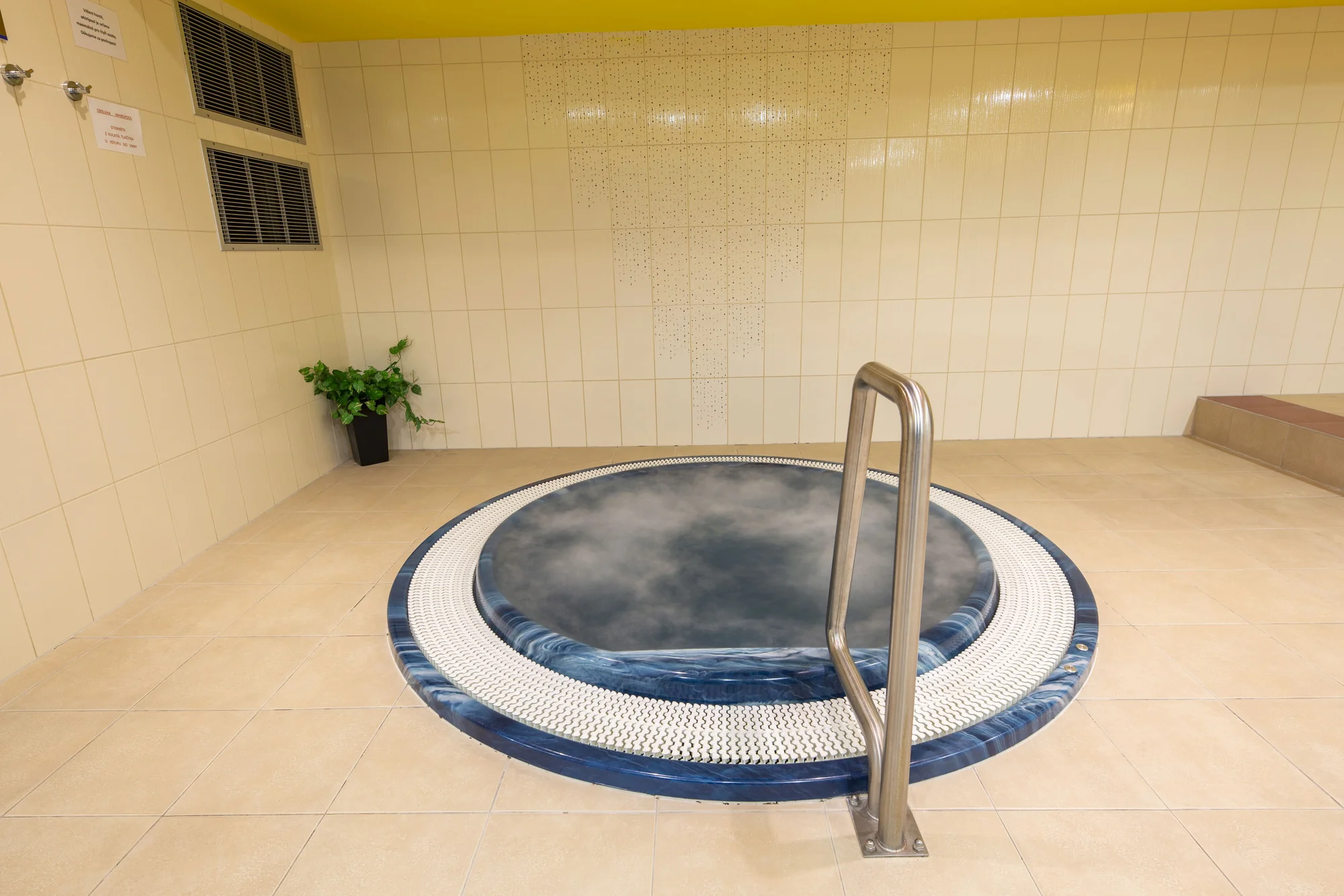 4* pobyt v Rožnově: snídaně či polopenze, neomezeně wellness a bazén i procedury