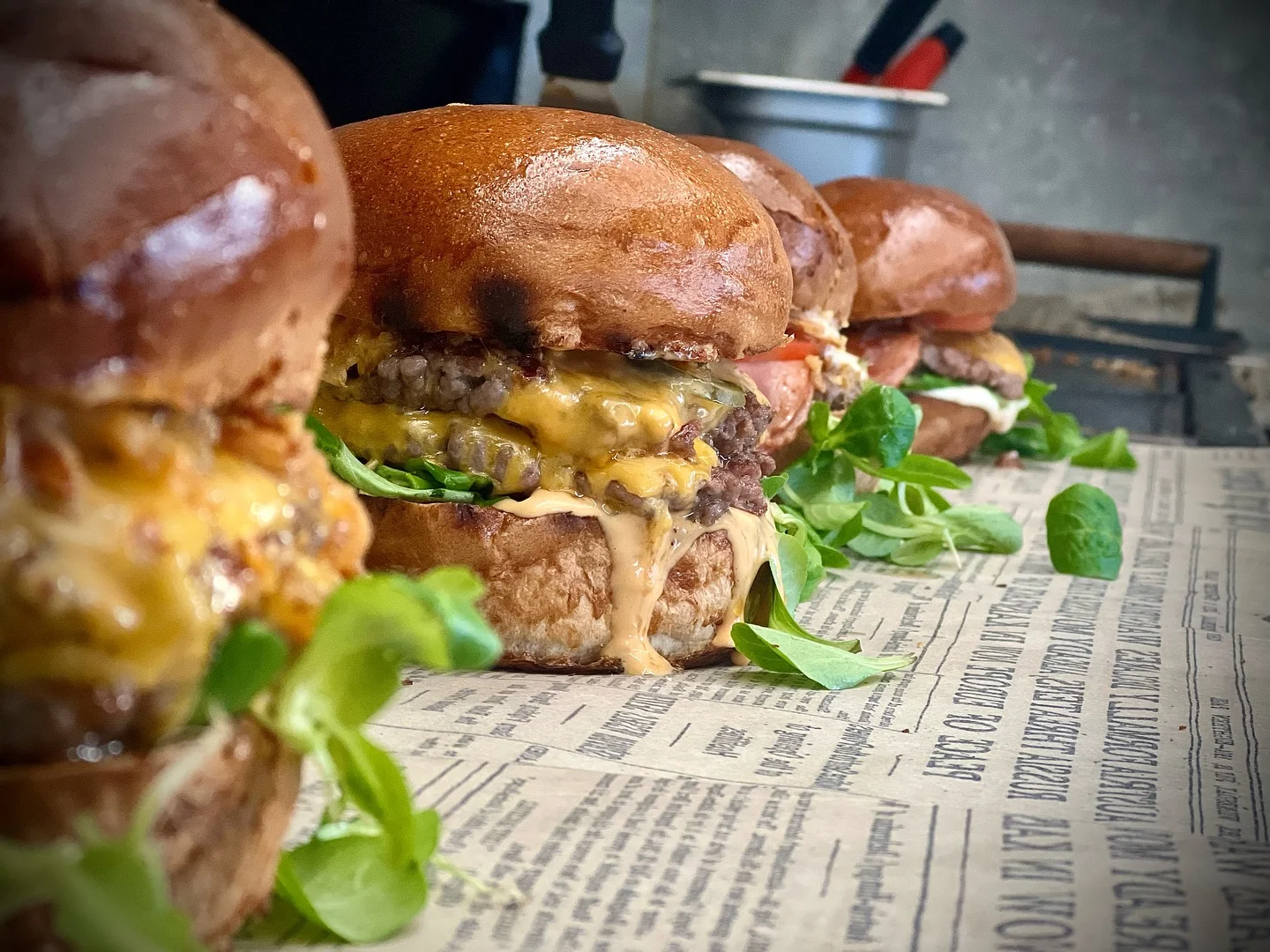 Burgery, smažák nebo loaded fries s masem: pro 1 nebo až 4 lidi, a to včetně drinků