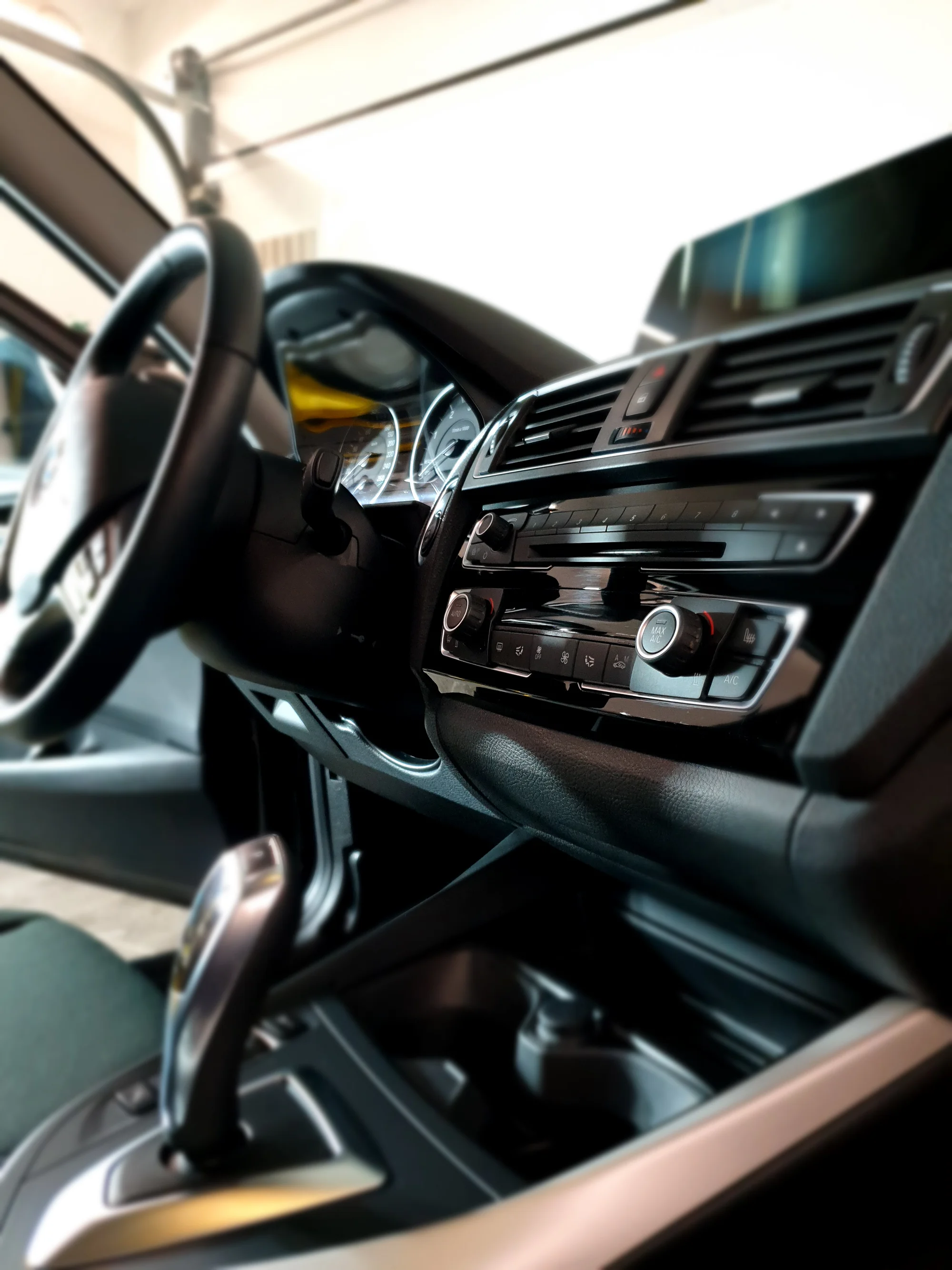 Důkladné mytí interiéru či exteriéru auta i detailní čištění kol