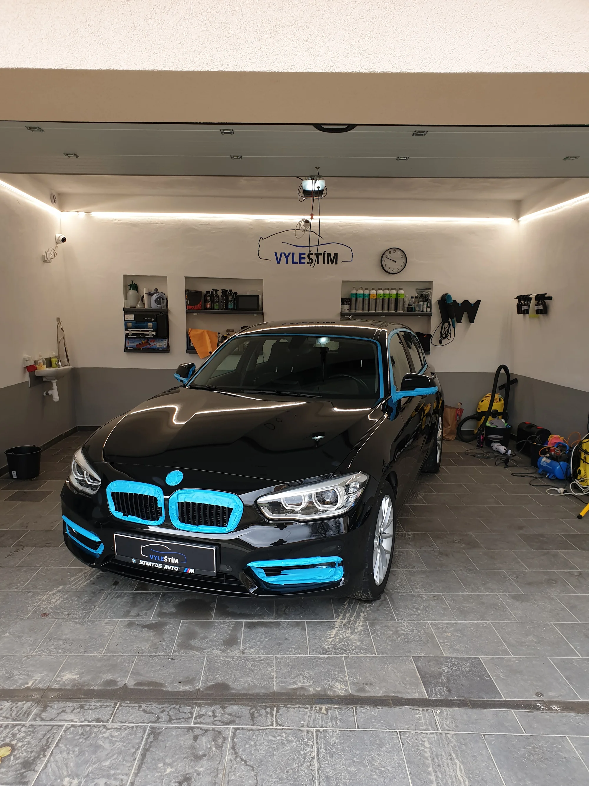 Důkladné mytí interiéru či exteriéru auta i detailní čištění kol
