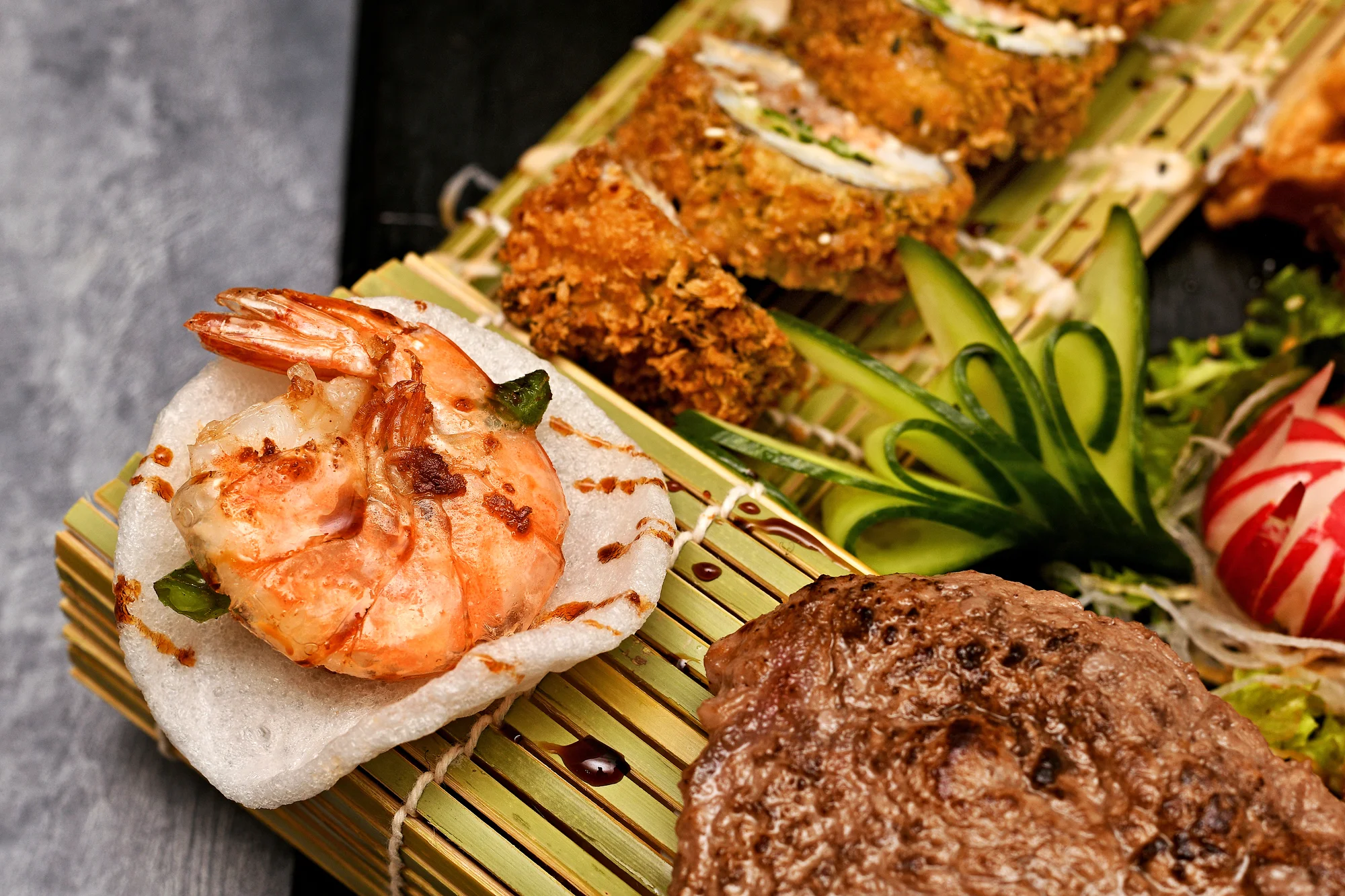 Asijská menu pro dva: sushi, krevety a steak s proseccem nebo zamilovaný sushi set
