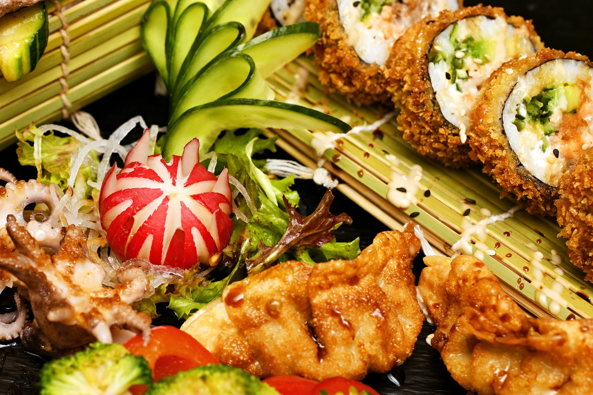 Asijská menu pro dva: sushi, krevety a steak s proseccem nebo zamilovaný sushi set