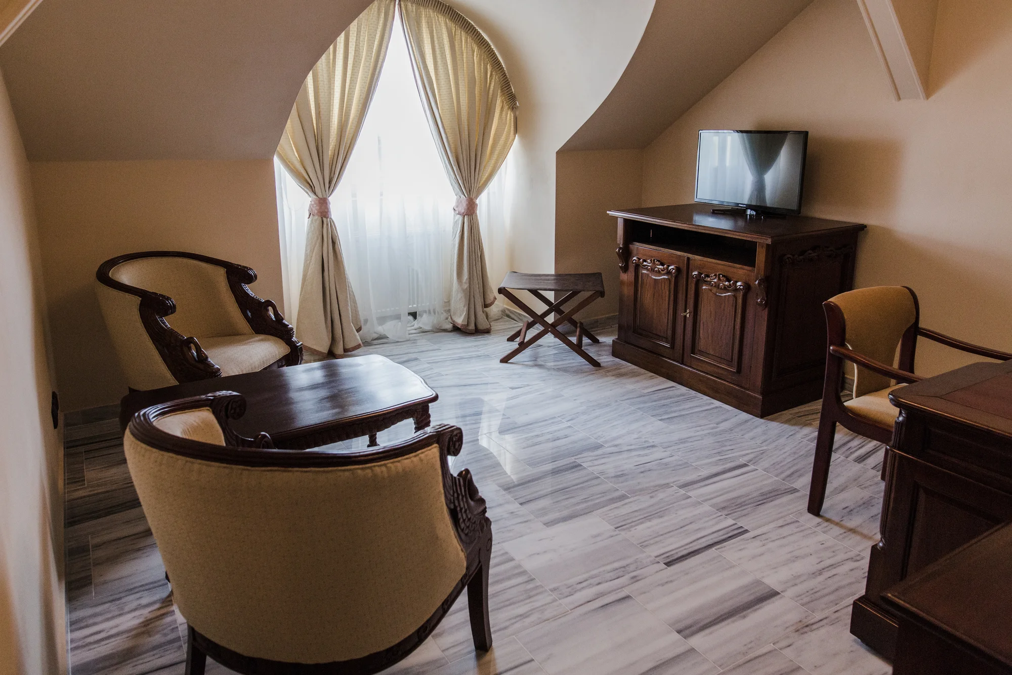 Romantický hotel na okraji Prahy: pobyt se snídaní či polopenzí, možnost privátní sauny a vířivky