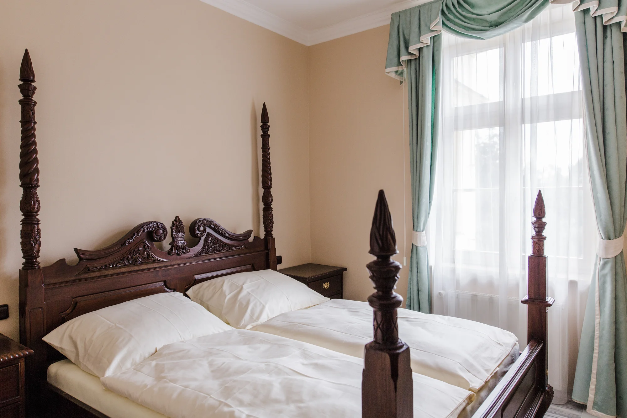 Romantický hotel na okraji Prahy: pobyt se snídaní či polopenzí, možnost privátní sauny a vířivky