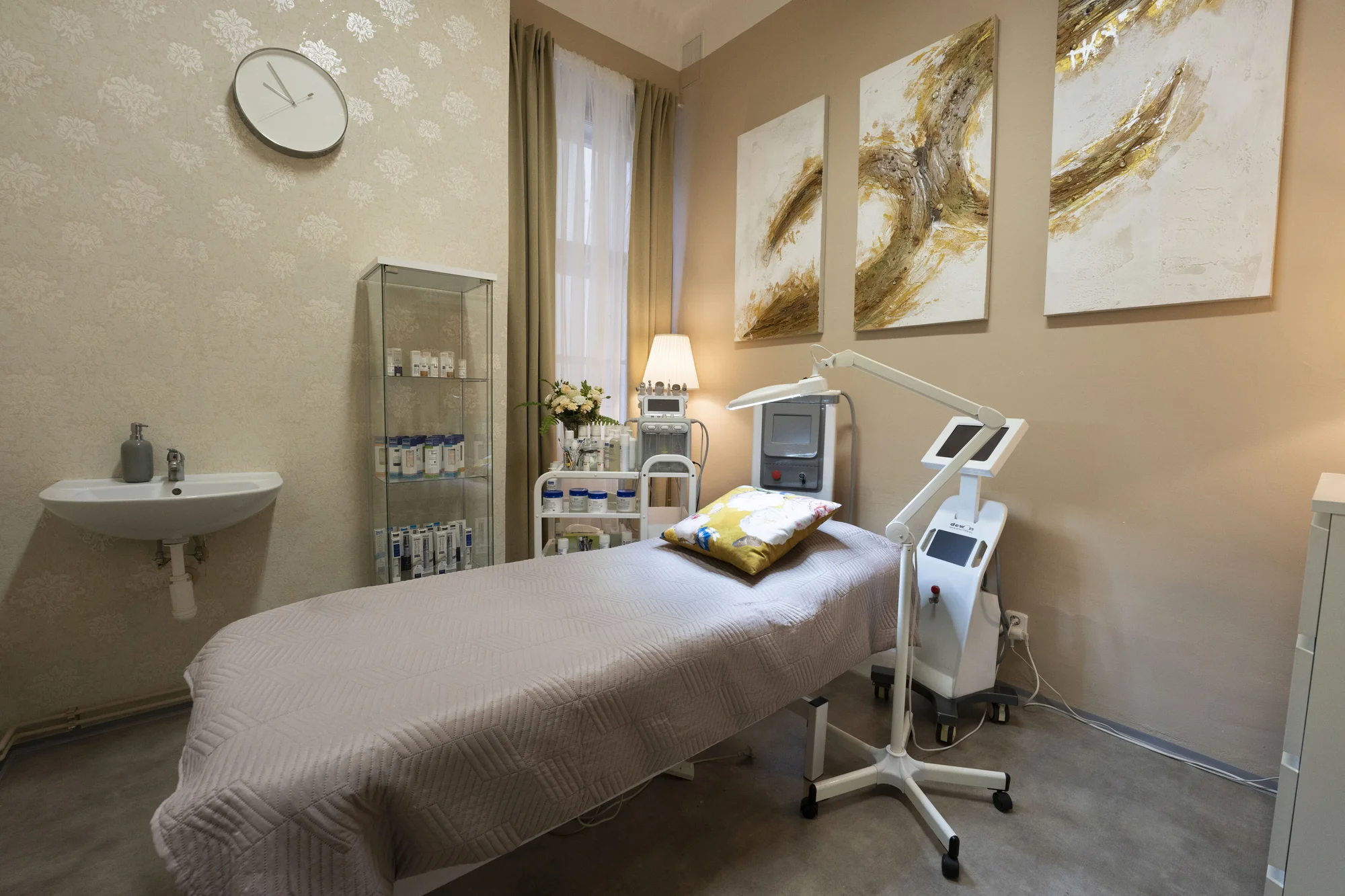 Luxusní péče pro dámy: kosmetika, regenerační masáž i přístrojová lymfodrenáž