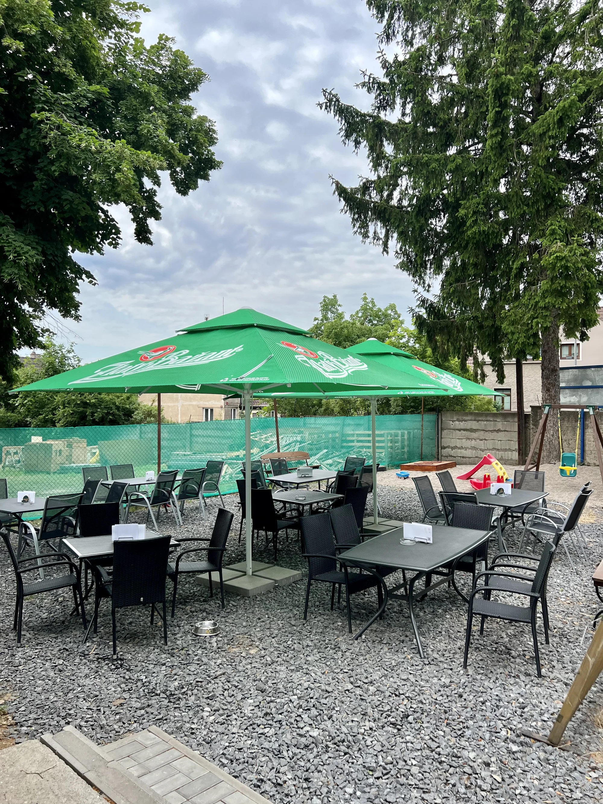 Americký set s žebry, kuřecími křídly a stripsy, burgerem a přílohami pro dva