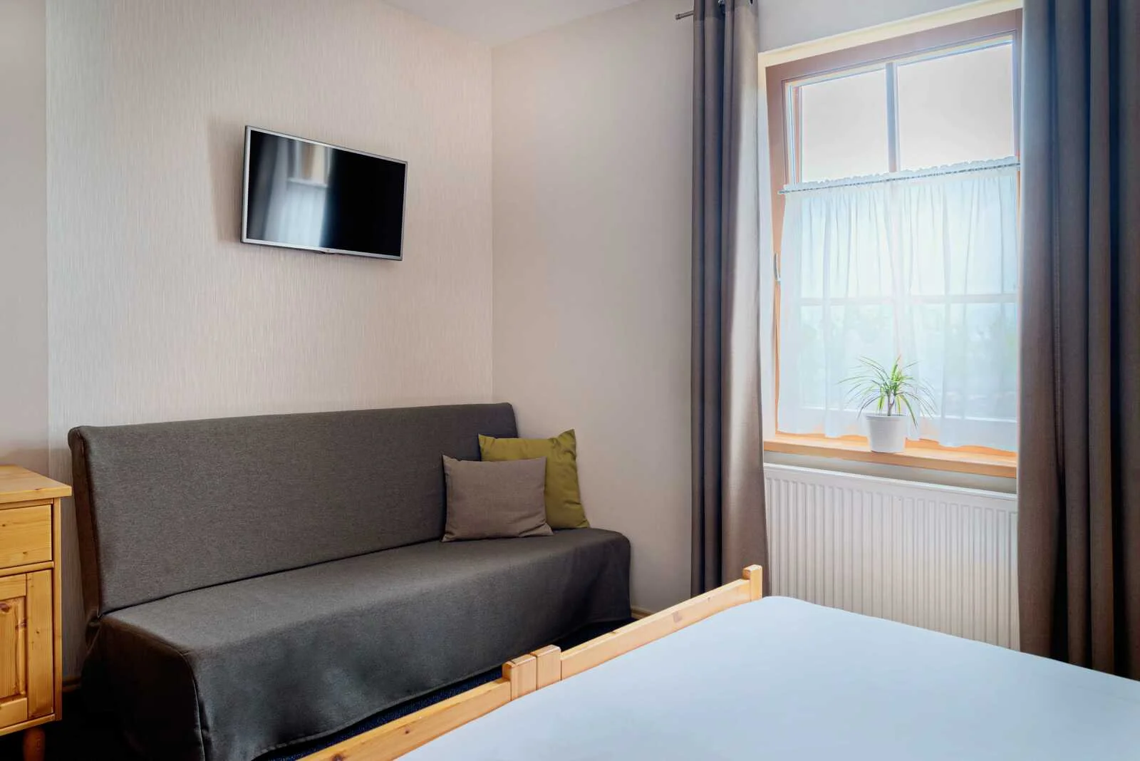 Dovolená ve vinařské obci Pavlov na Pálavě: hotel se snídaní, k pobytu od 2 nocí lahev vína