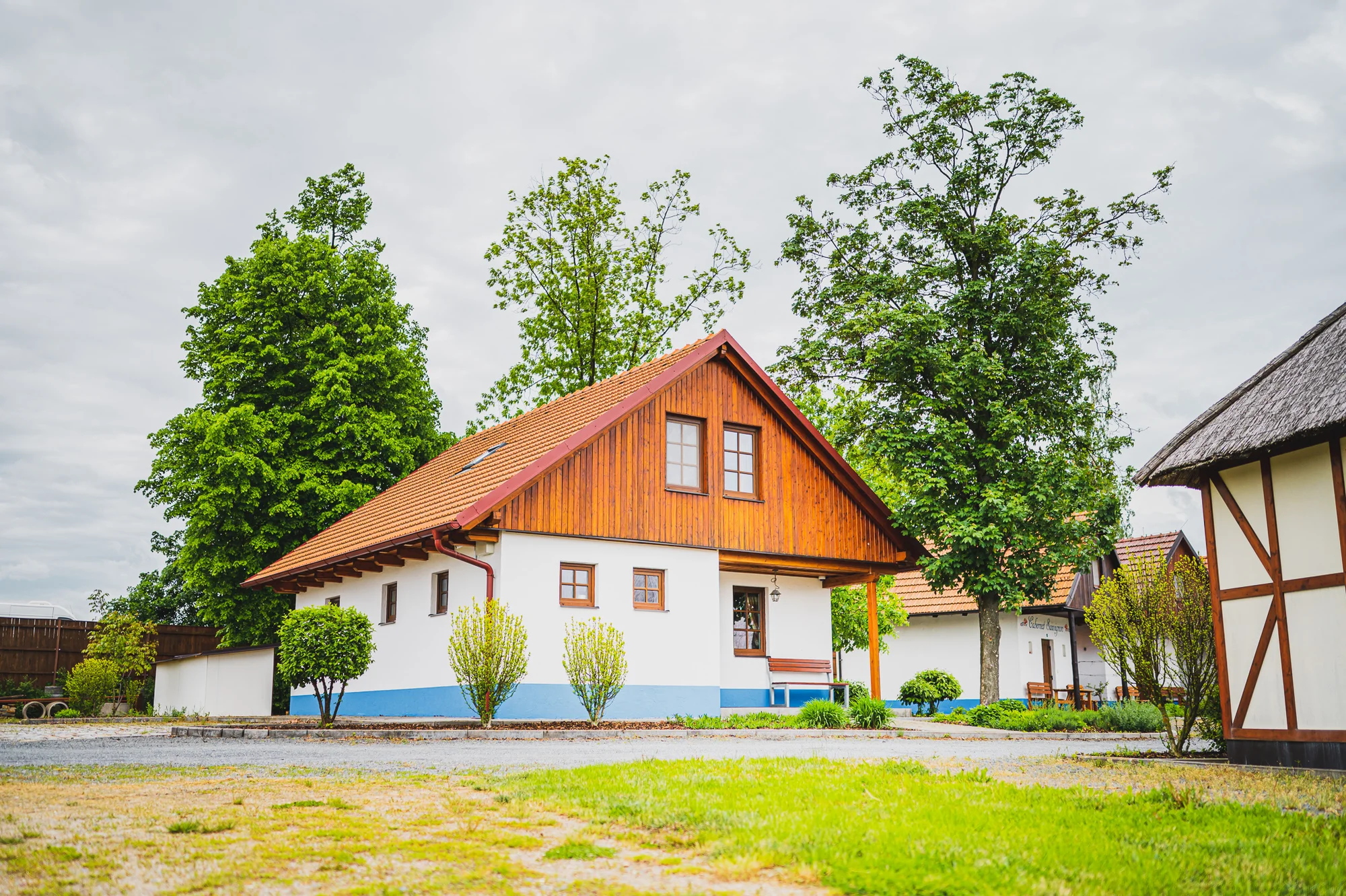 Relax v srdci Slovácka: penzion se snídaní či polopenzí, láhev vína a možnost privátního wellness
