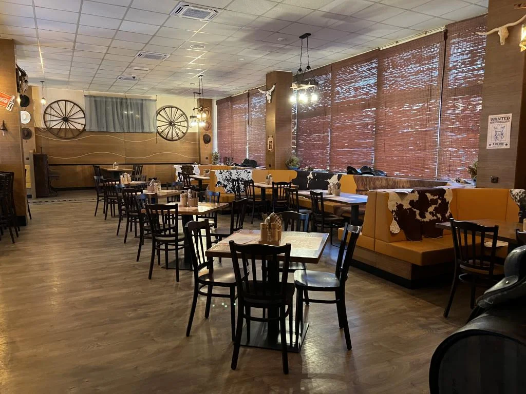 Otevřený voucher do kovbojské restaurace v Chrudimi: 500 či 1500 Kč na steaky, burgery i párty talíře