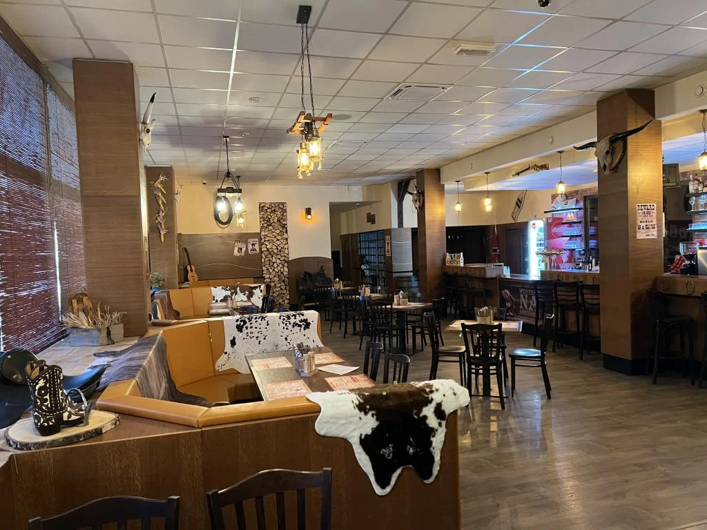 Otevřený voucher do kovbojské restaurace v Chrudimi: 500 či 1500 Kč na steaky, burgery i párty talíře
