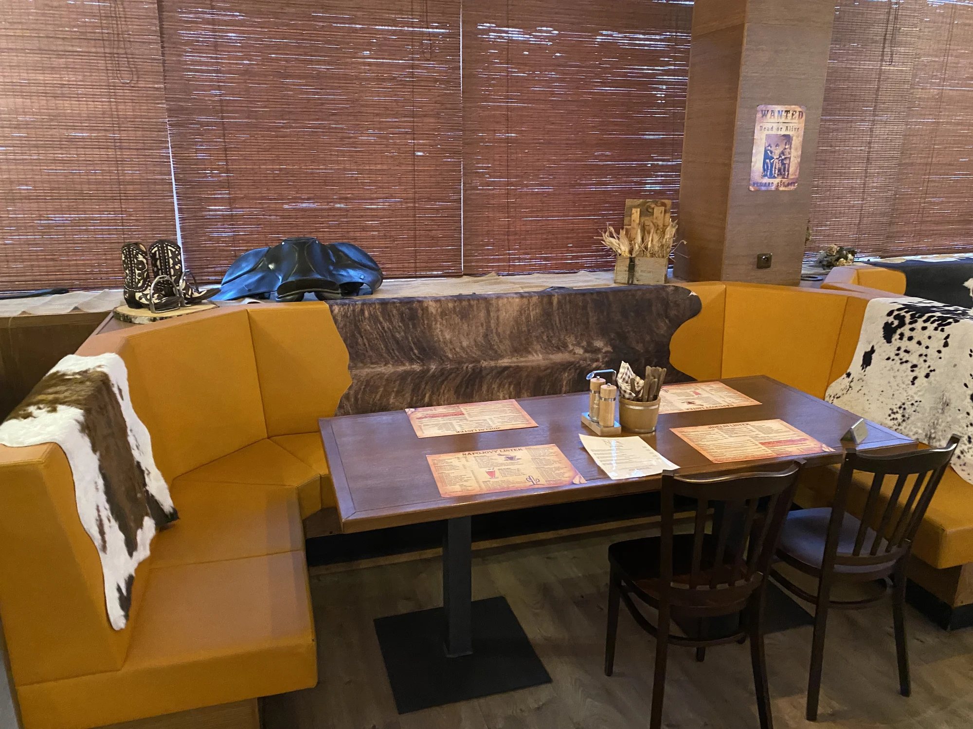 Otevřený voucher do kovbojské restaurace v Chrudimi: 500 či 1500 Kč na steaky, burgery i párty talíře