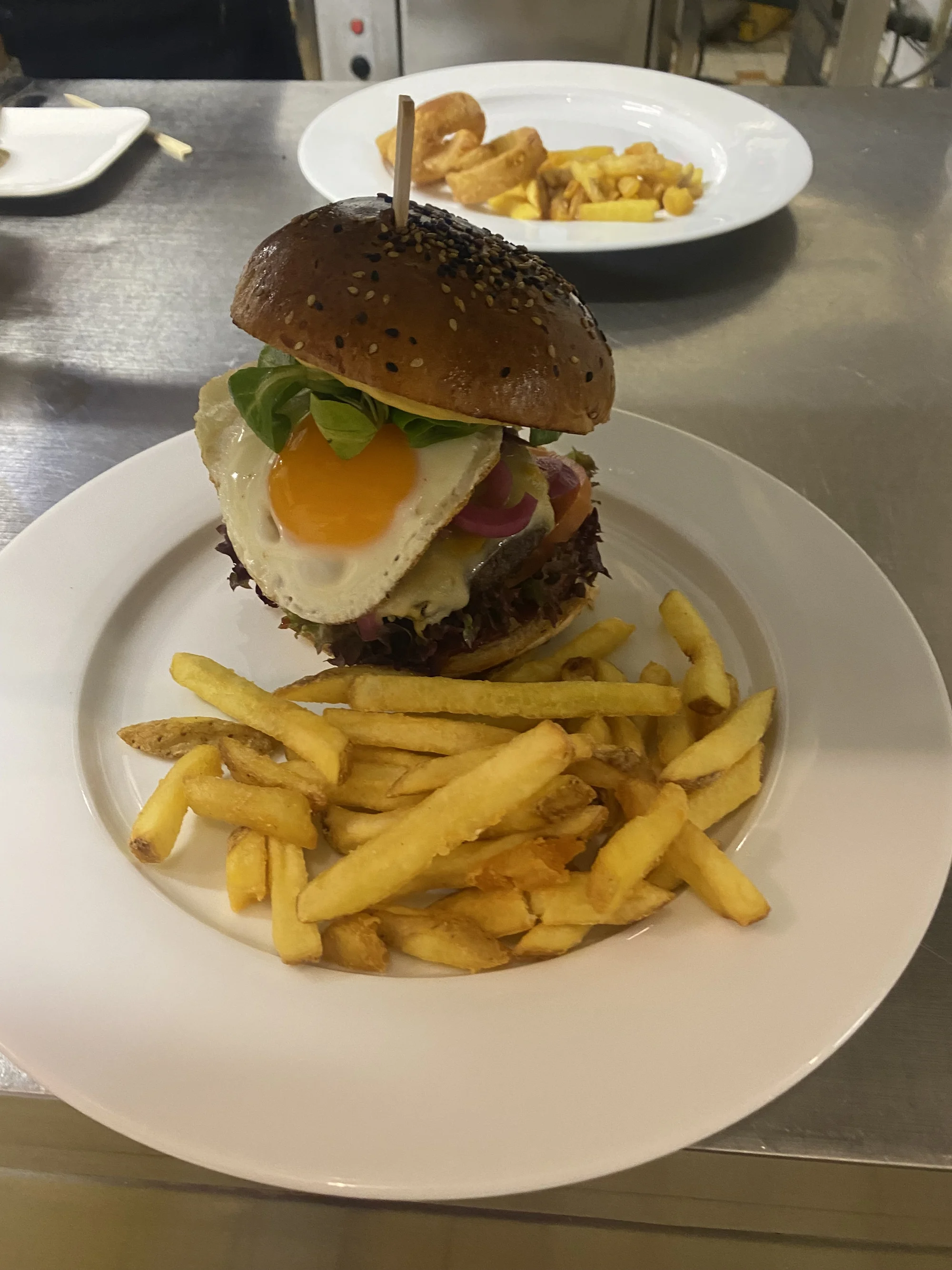 Otevřený voucher do kovbojské restaurace v Chrudimi: 500 či 1500 Kč na steaky, burgery i párty talíře