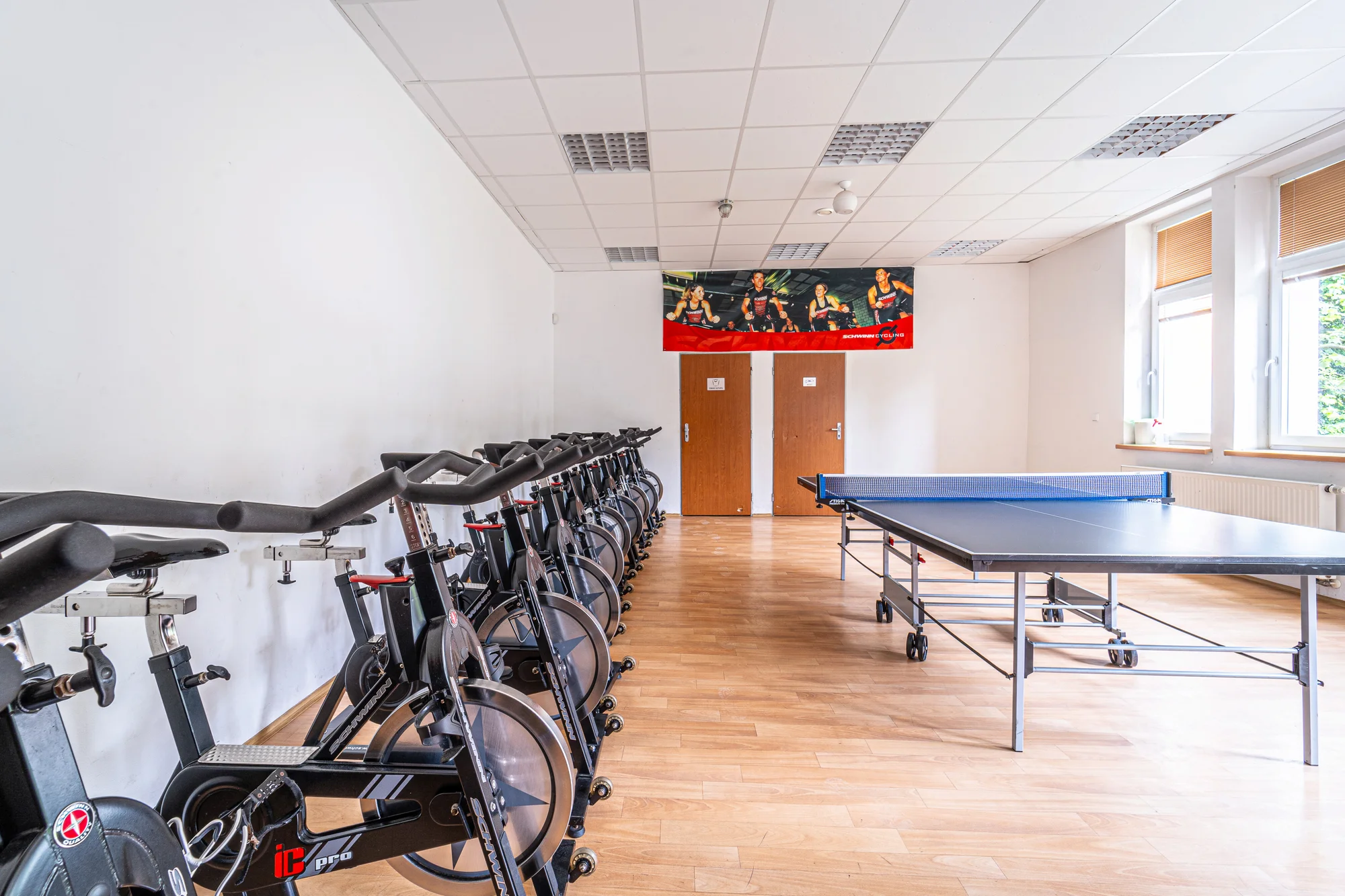 S rodinou nebo partou do Beskyd: bungalov pod Lysou horou, snídaně, bazén a bowling až pro 6 osob