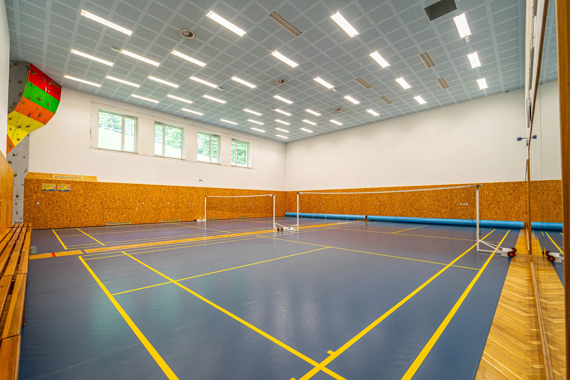 S rodinou nebo partou do Beskyd: bungalov pod Lysou horou, snídaně, bazén a bowling až pro 6 osob