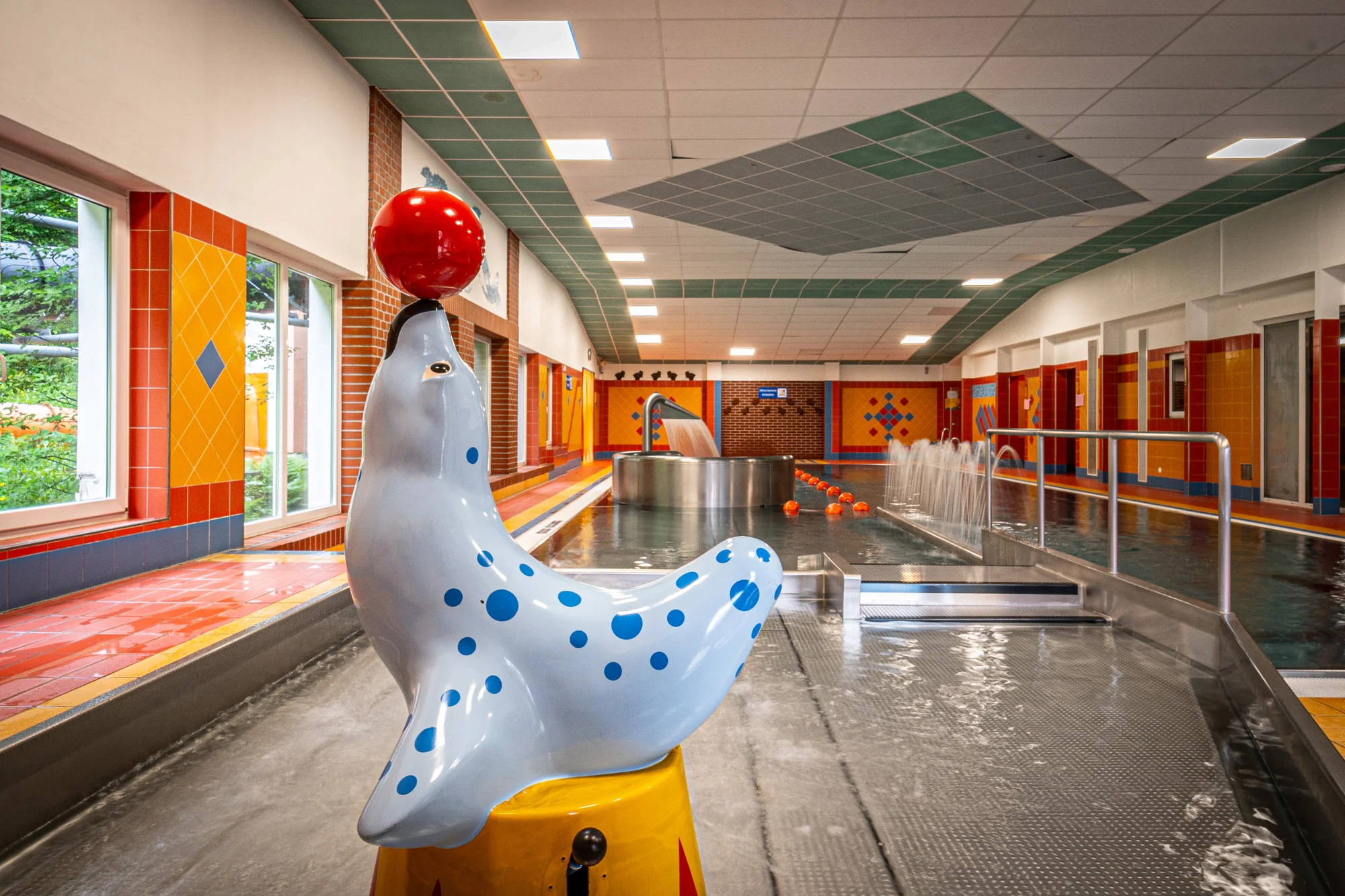 S rodinou nebo partou do Beskyd: bungalov pod Lysou horou, snídaně, bazén a bowling až pro 6 osob