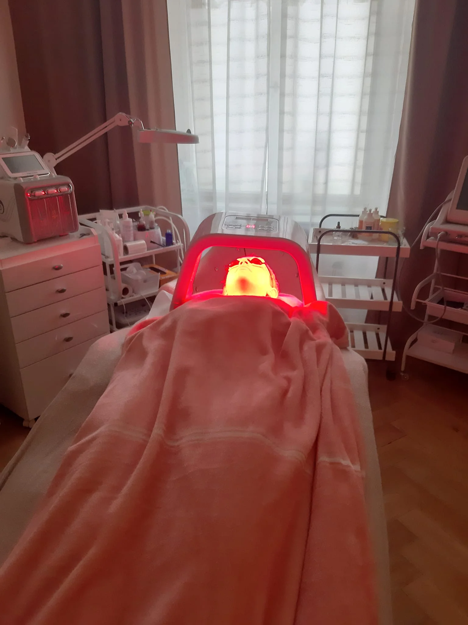Kosmetické balíčky: hloubkové čištění i hydratace pleti, mezoterapie obličeje i lifting očního okolí