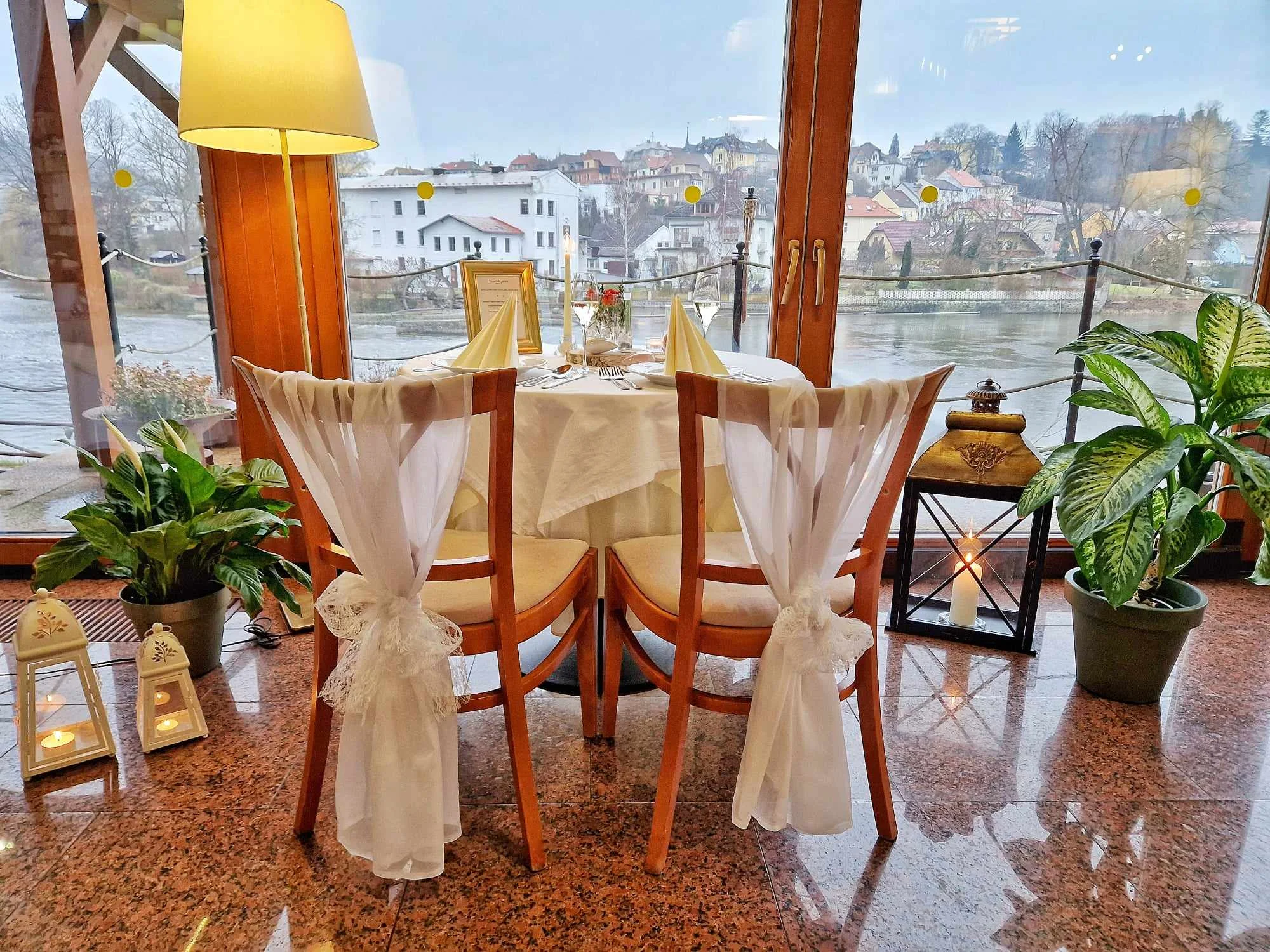 Romantika pro dva: čtyřchodové menu podle výběru, sekt a výzdoba