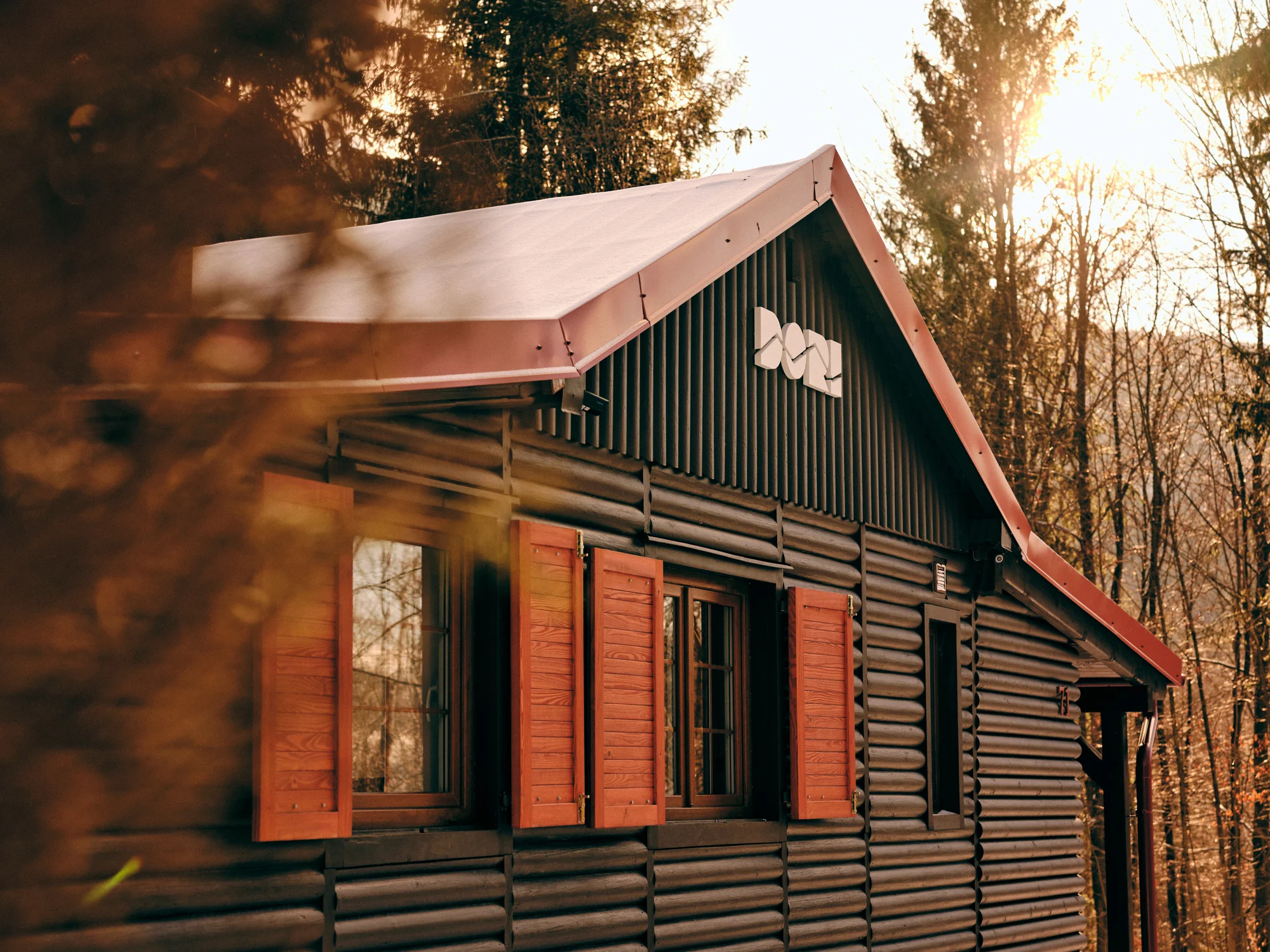 Romantika uprostřed horské přírody: moderní vybavená chata i finská sauna
