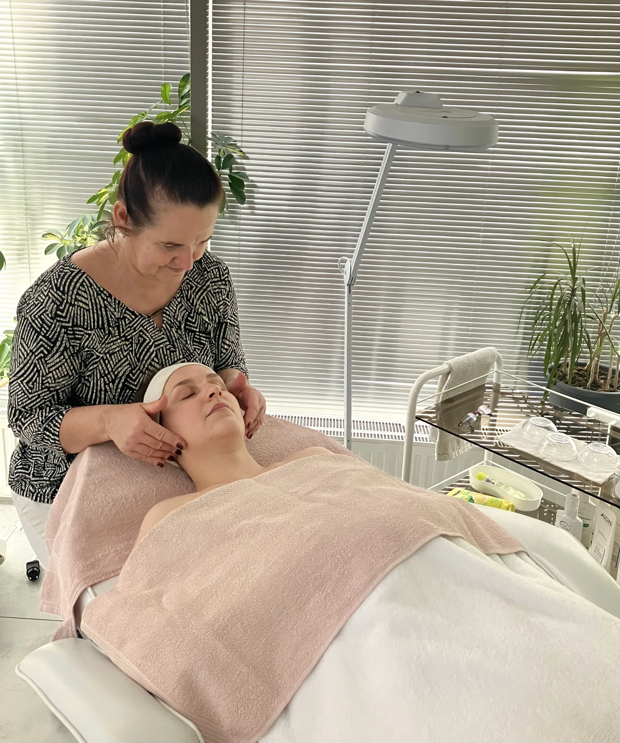 Kosmetické ošetření: masáž obličeje i hýčkající péče pro normální nebo zralou pleť