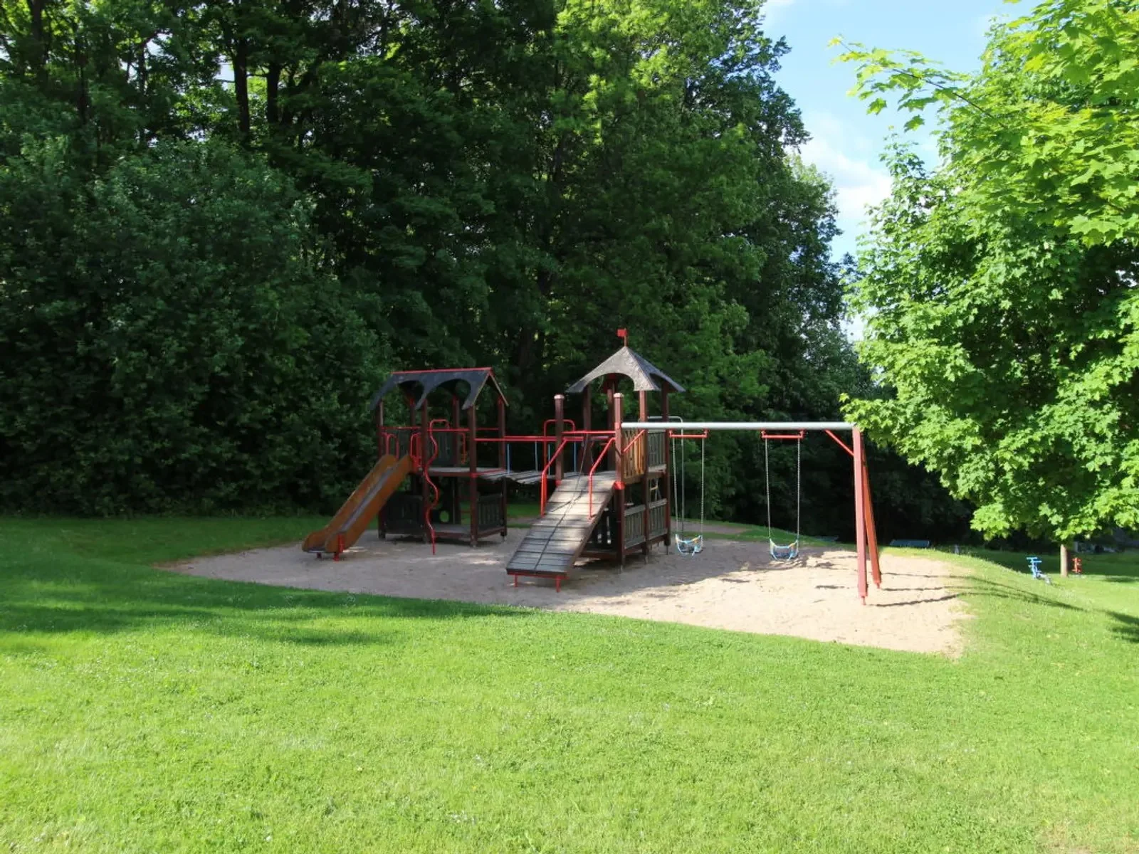 Chaty v Čisté v Krkonoších až pro 8 osob: sjezdovky, výlety a v létě bazén