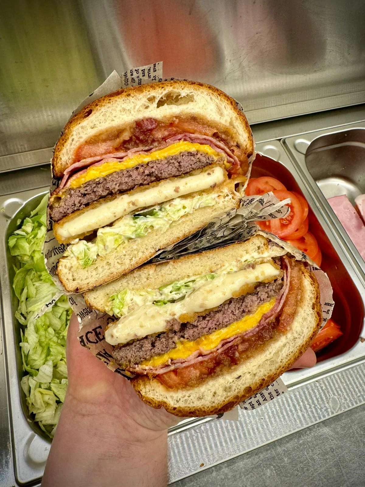 Burgery, smažák nebo loaded fries s masem: pro 1 nebo až 4 lidi, a to včetně drinků