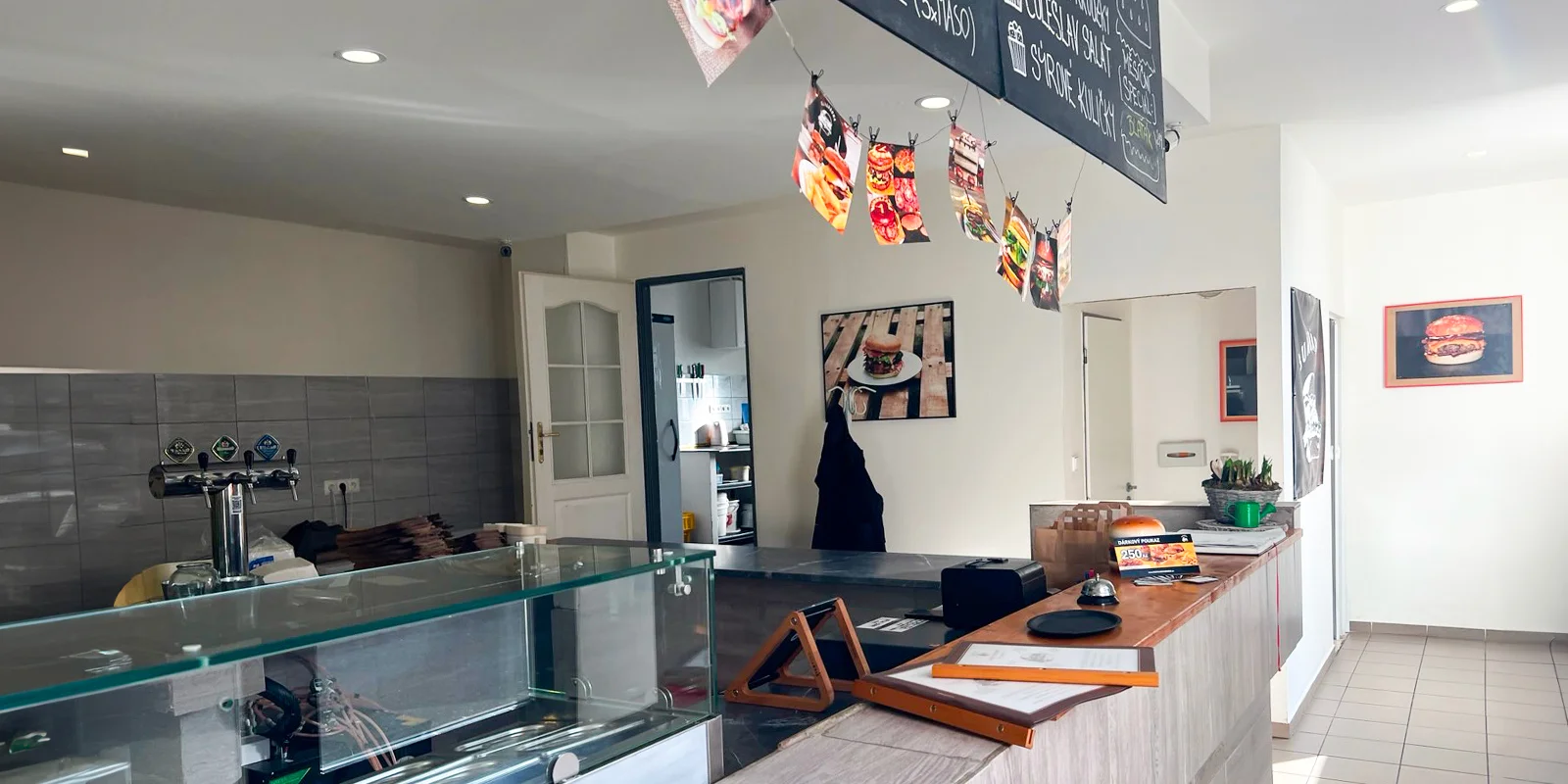 Dobrota pro 1 nebo 2 osoby: miniburger výběrem z 5 druhů i vč. hranolků