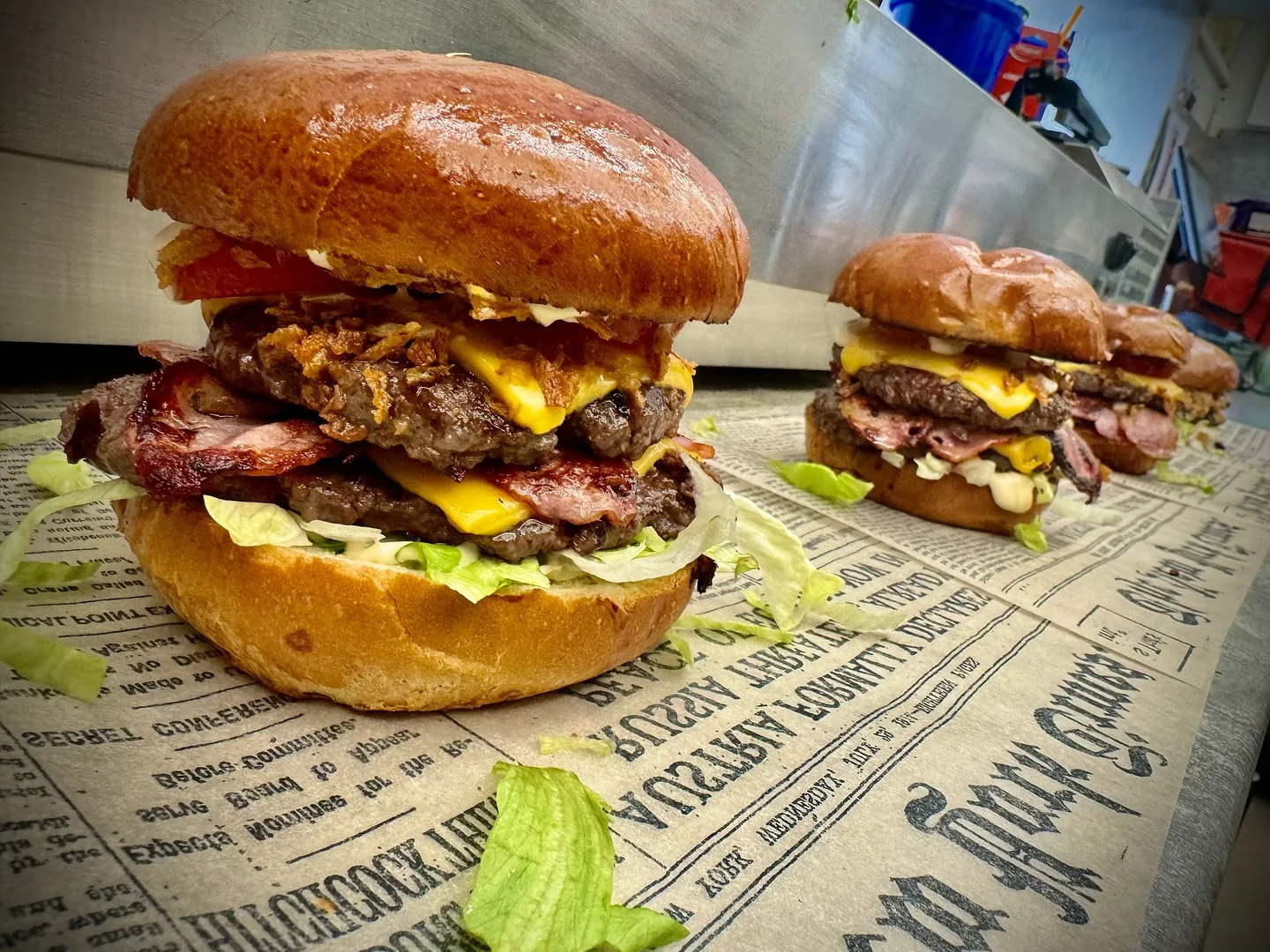 Burgery, smažák nebo loaded fries s masem: pro 1 nebo až 4 lidi, a to včetně drinků