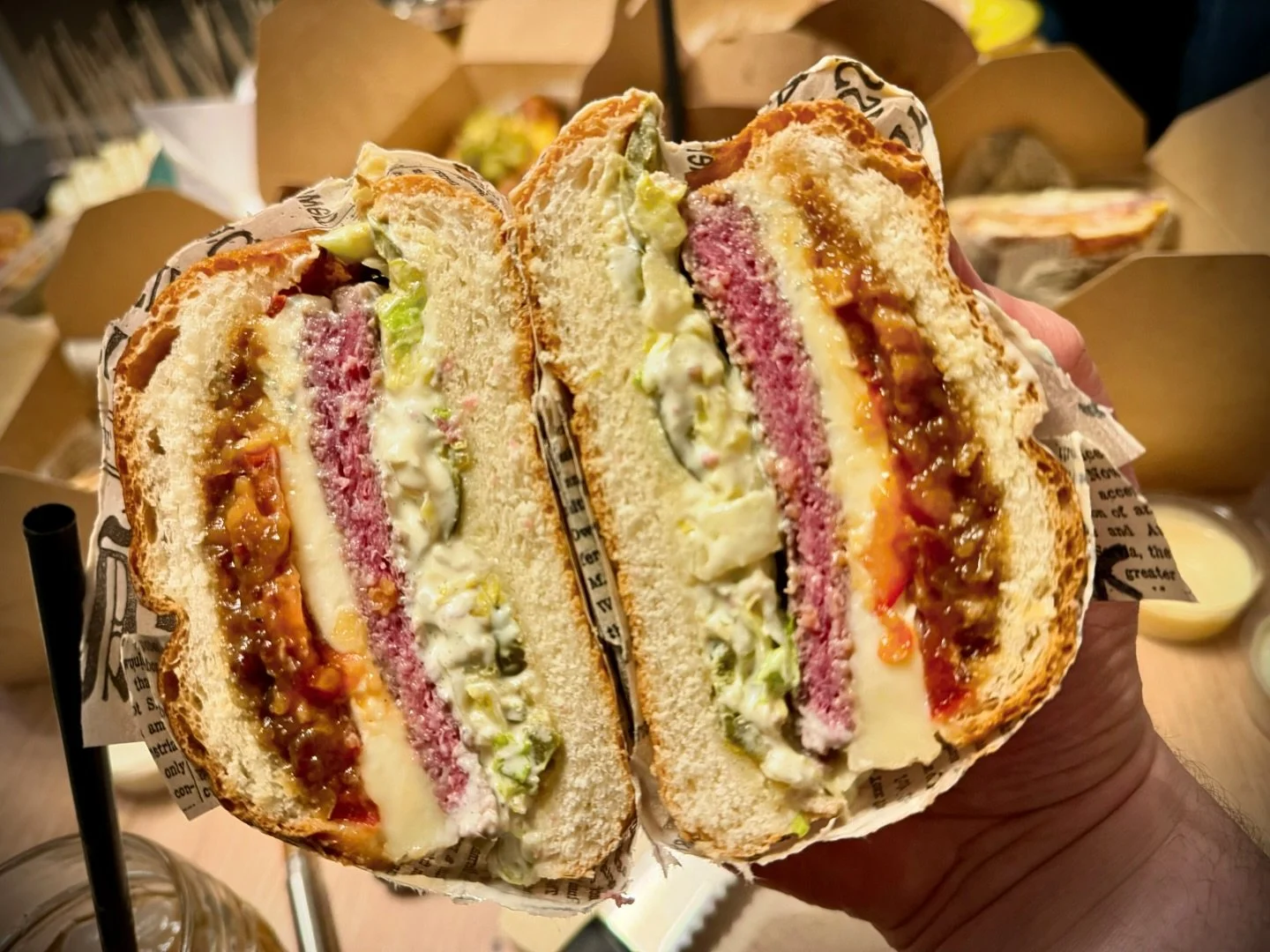 Burgery, smažák nebo loaded fries s masem: pro 1 nebo až 4 lidi, a to včetně drinků