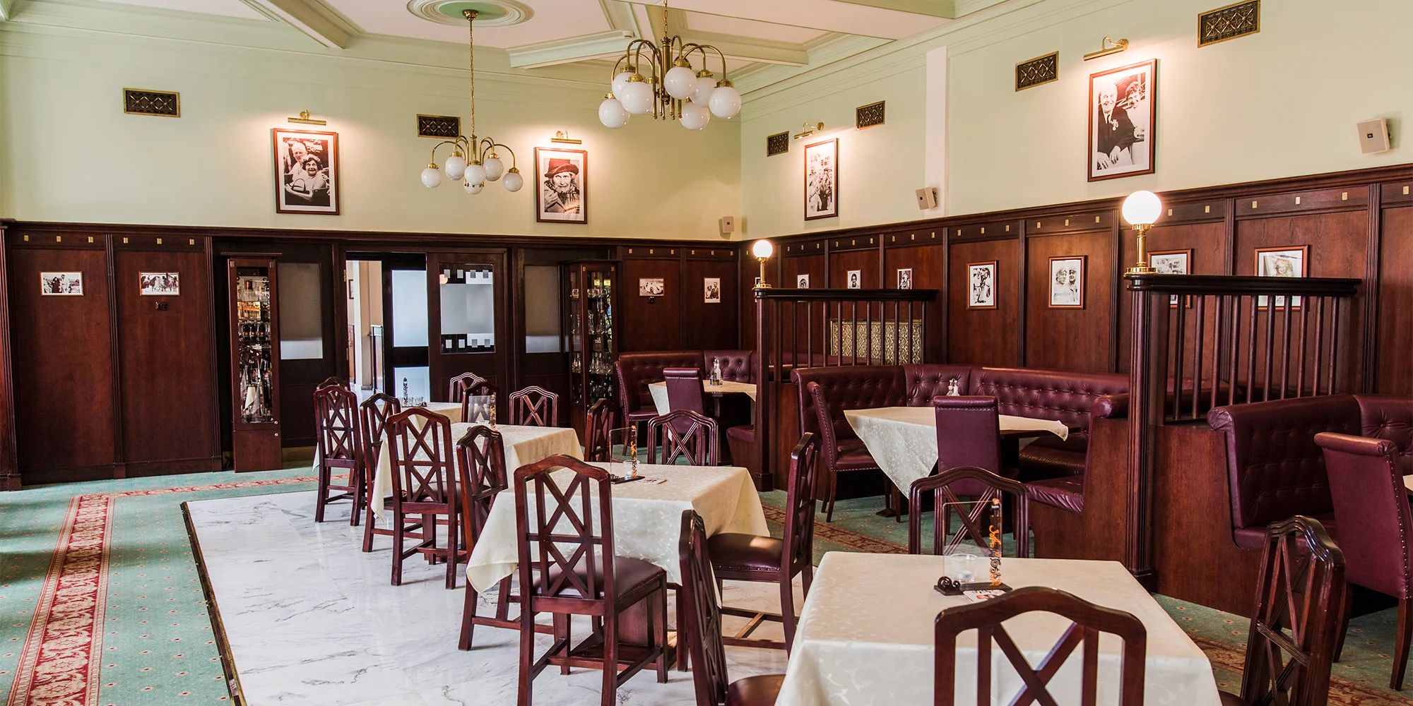 Romantický hotel na okraji Prahy: pobyt se snídaní či polopenzí, možnost privátní sauny a vířivky
