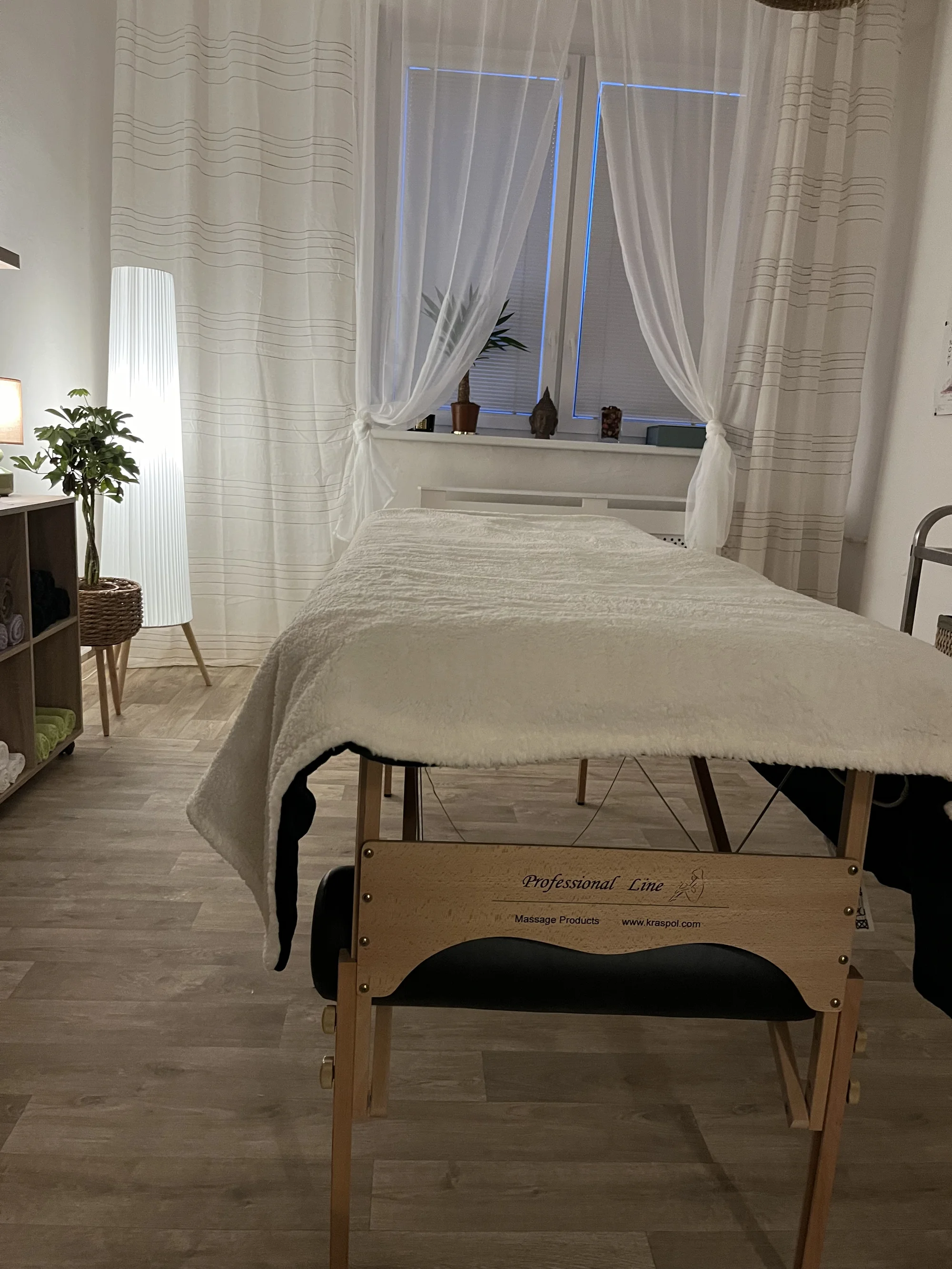 Relaxační masáž zad nebo i šíje: jednotlivé procedury i permanentky