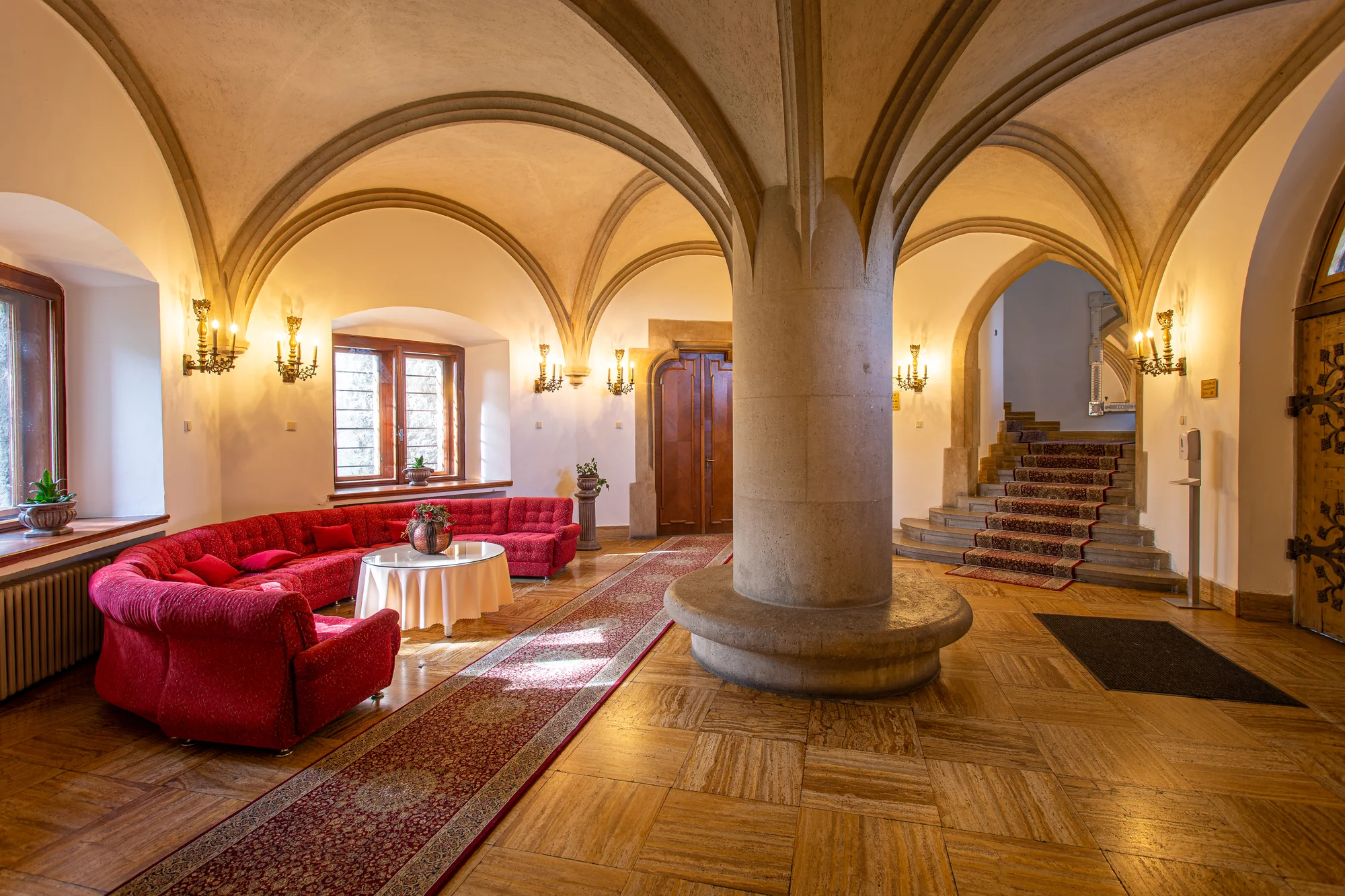 Pobyt na Smolenickém zámku: snídaně či polopenze i komentovaná prohlídka zámku