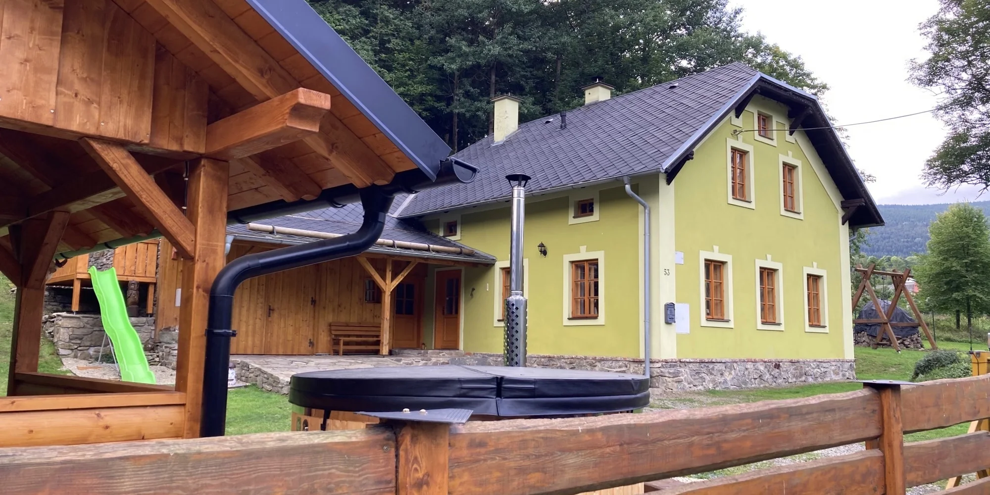 Chalupa se saunou pod Kralickým Sněžníkem