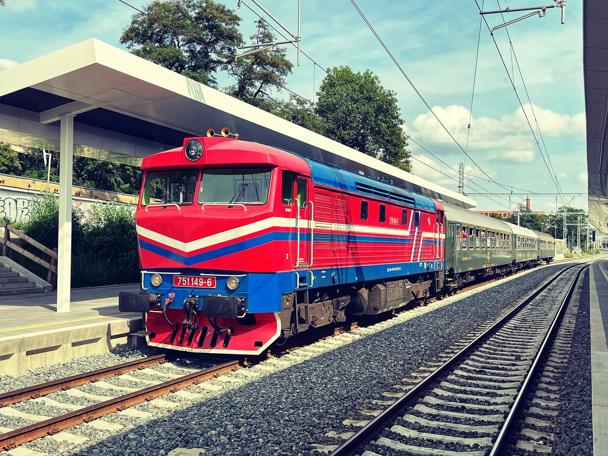 Zážitkové jízdy retro vlaky: pražské tunely i výlet do Temelína vč. exkurze