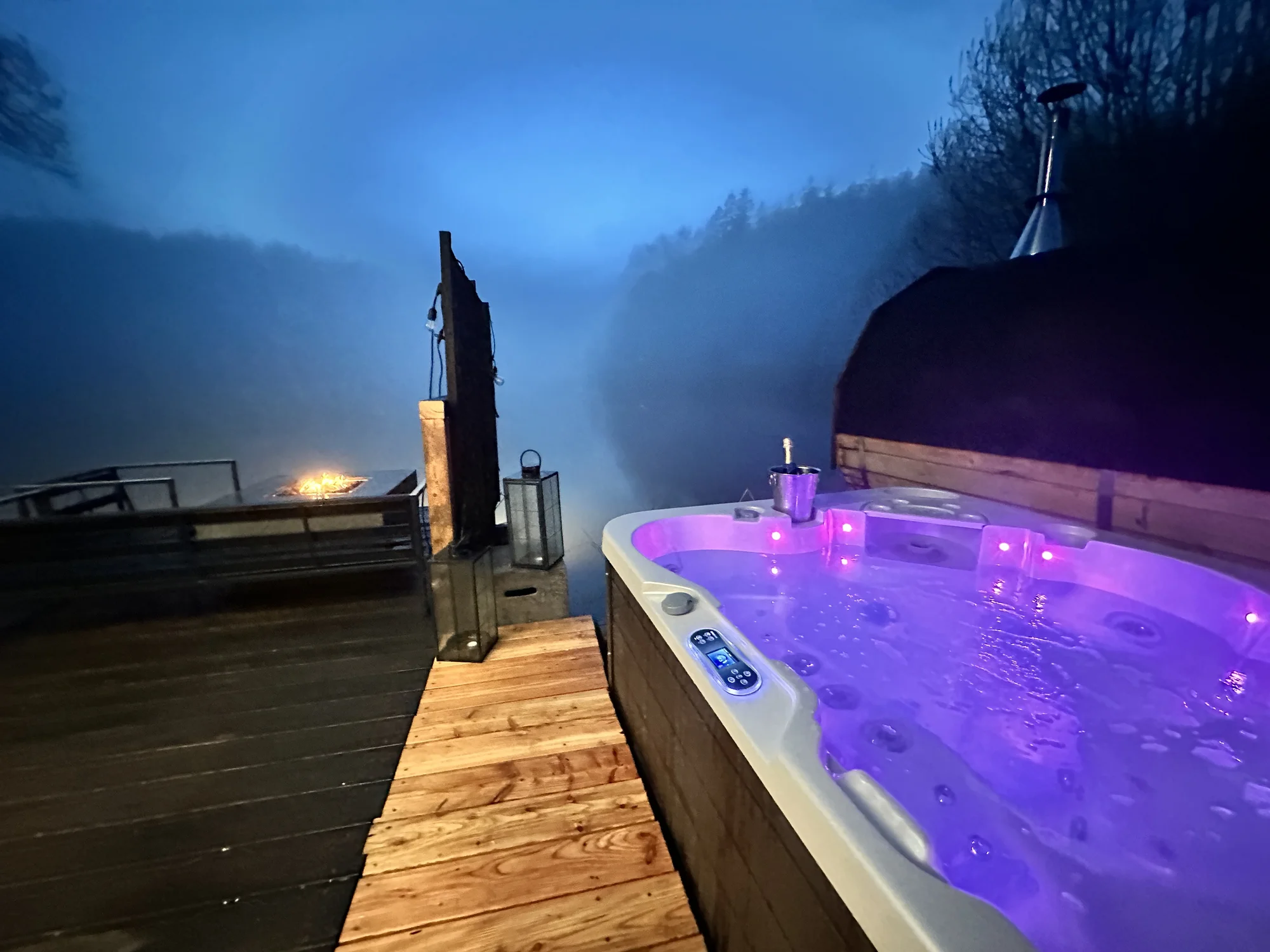 Kouzelný Lakehouse Amálka s neomezenou saunou, vířivkou i snídaňovým košem, možnost rybaření