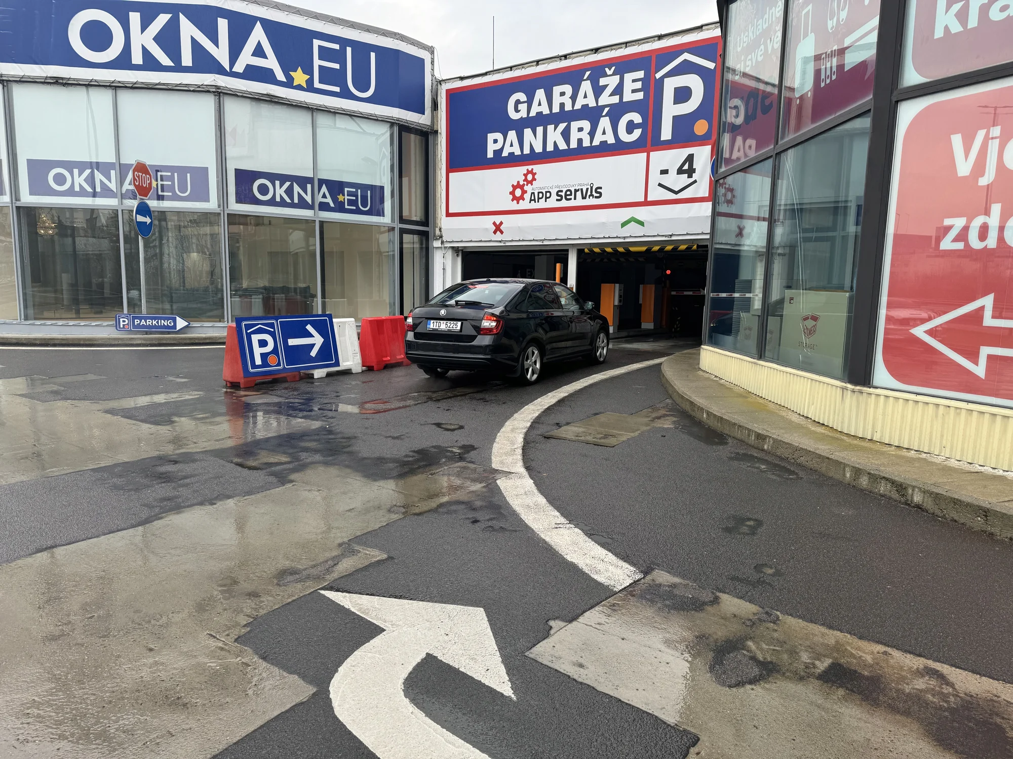 Hloubkové čištění textilních autosedaček vč. ručního kartáčování