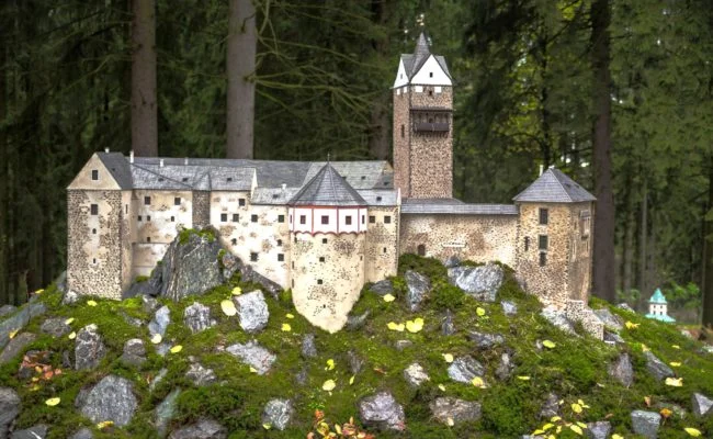 Pivní lázeň s neomezeným popíjením piva Krušovice, prohlídka parku Boheminium