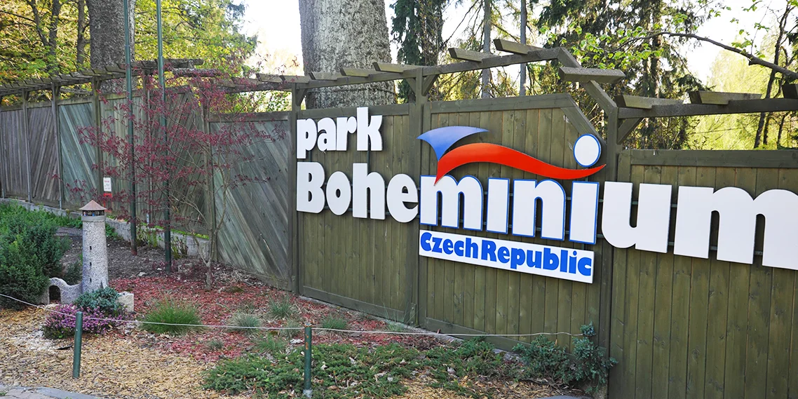 Pivní lázeň s neomezeným popíjením piva Krušovice, prohlídka parku Boheminium
