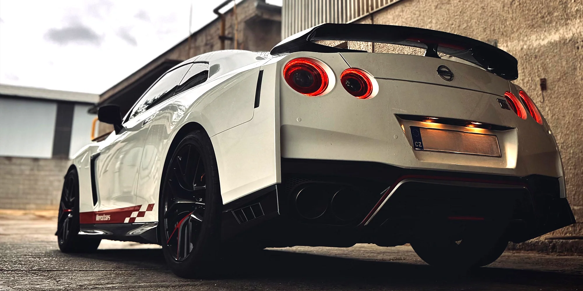 30 nebo 60 minut řidičem japonské ikony Nissan GT-R bez instruktora